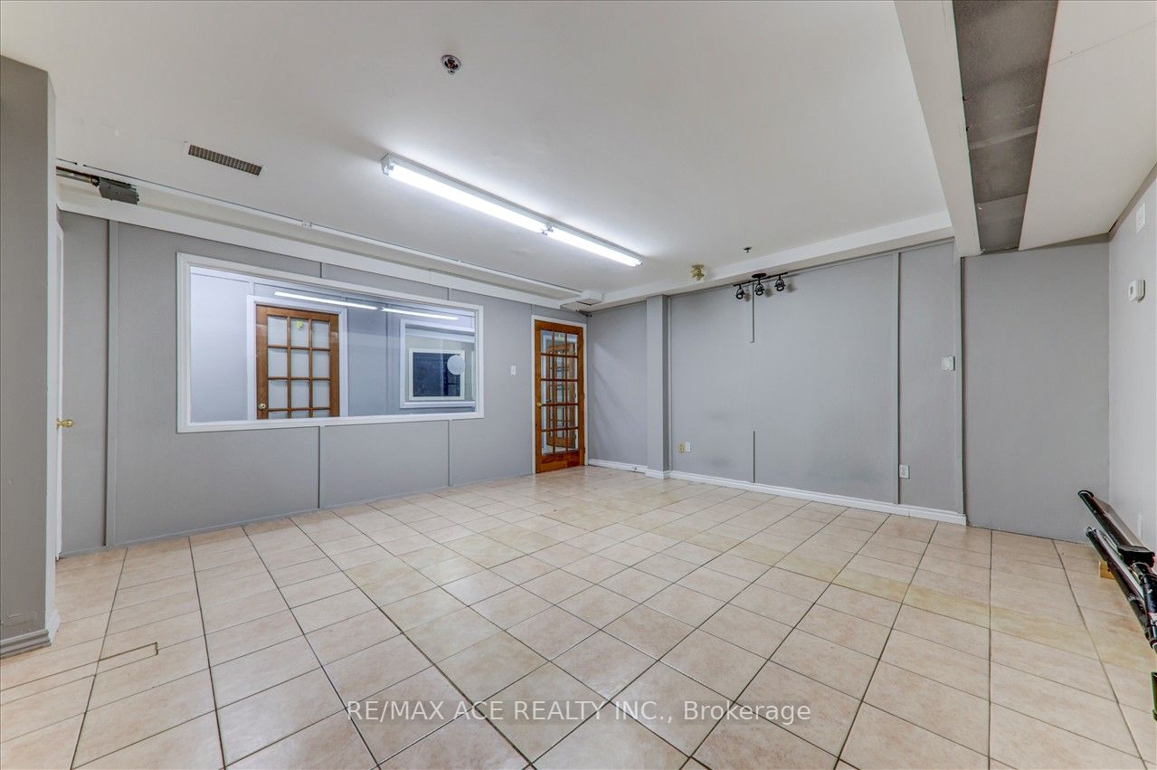#23 - 1290 Finch Avenue Property Photo 7