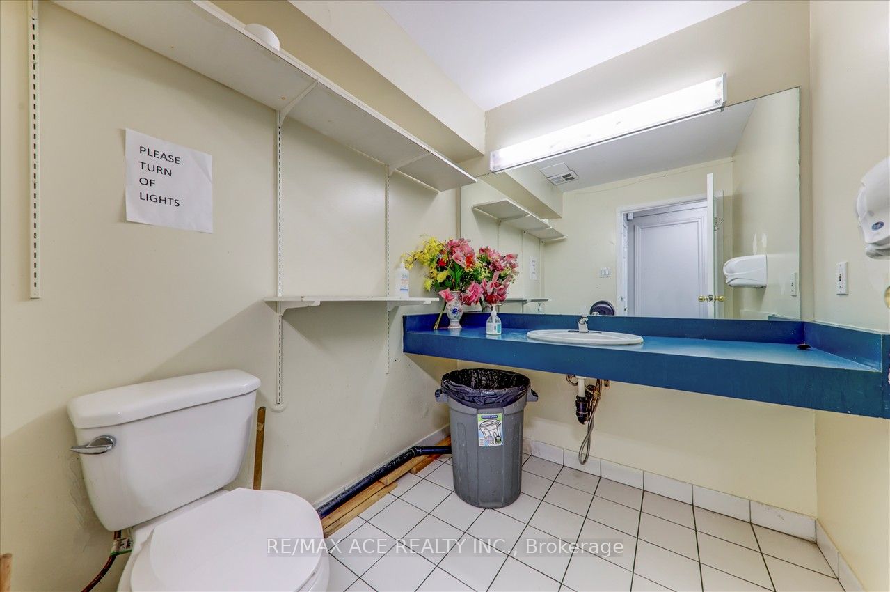 #23 - 1290 Finch Avenue Property Photo 9