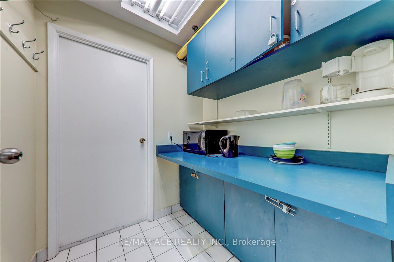 #23 - 1290 Finch Avenue Property Photo 10