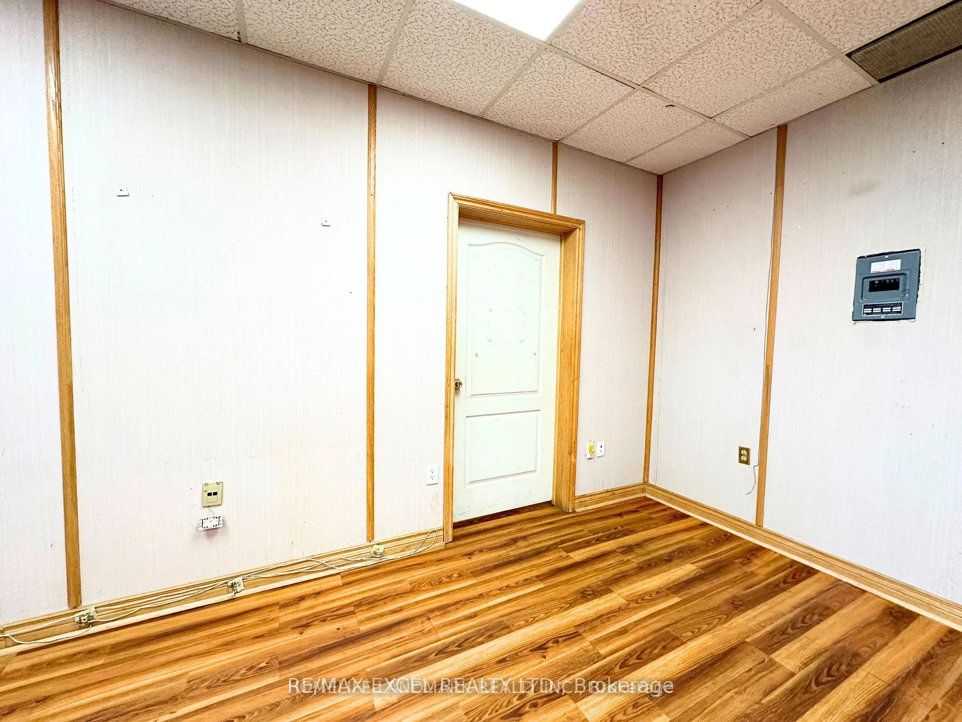 #202 - 705 Lawrence Avenue Property Photo 8