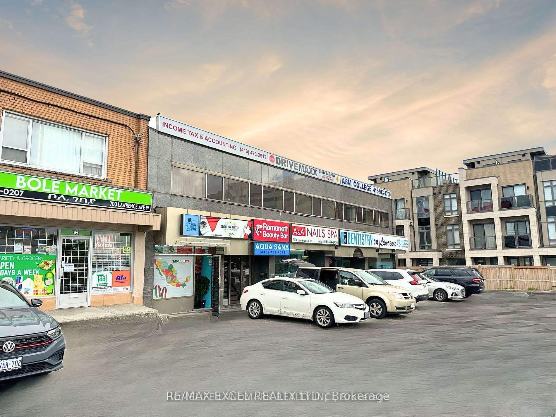 #206 - 705 Lawrence Avenue Property Photo 2