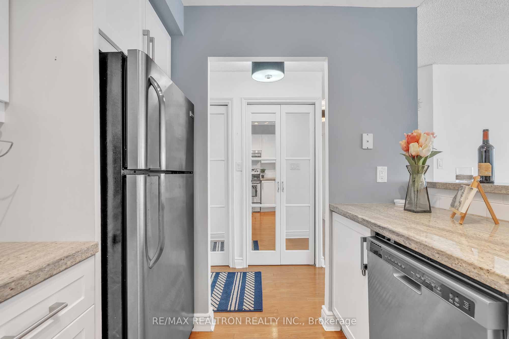 #411 - 2267 Lake Shore Boulevard Property Photo 5