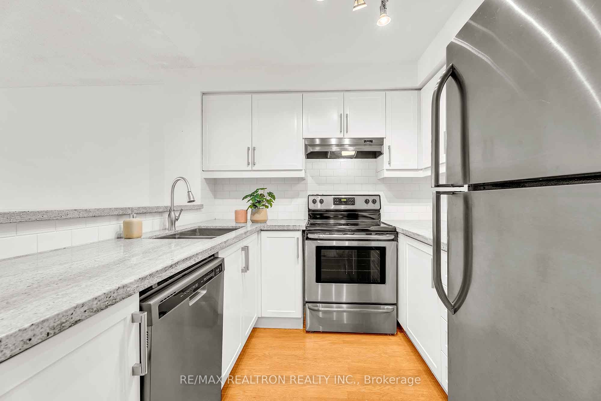 #411 - 2267 Lake Shore Boulevard Property Photo 7