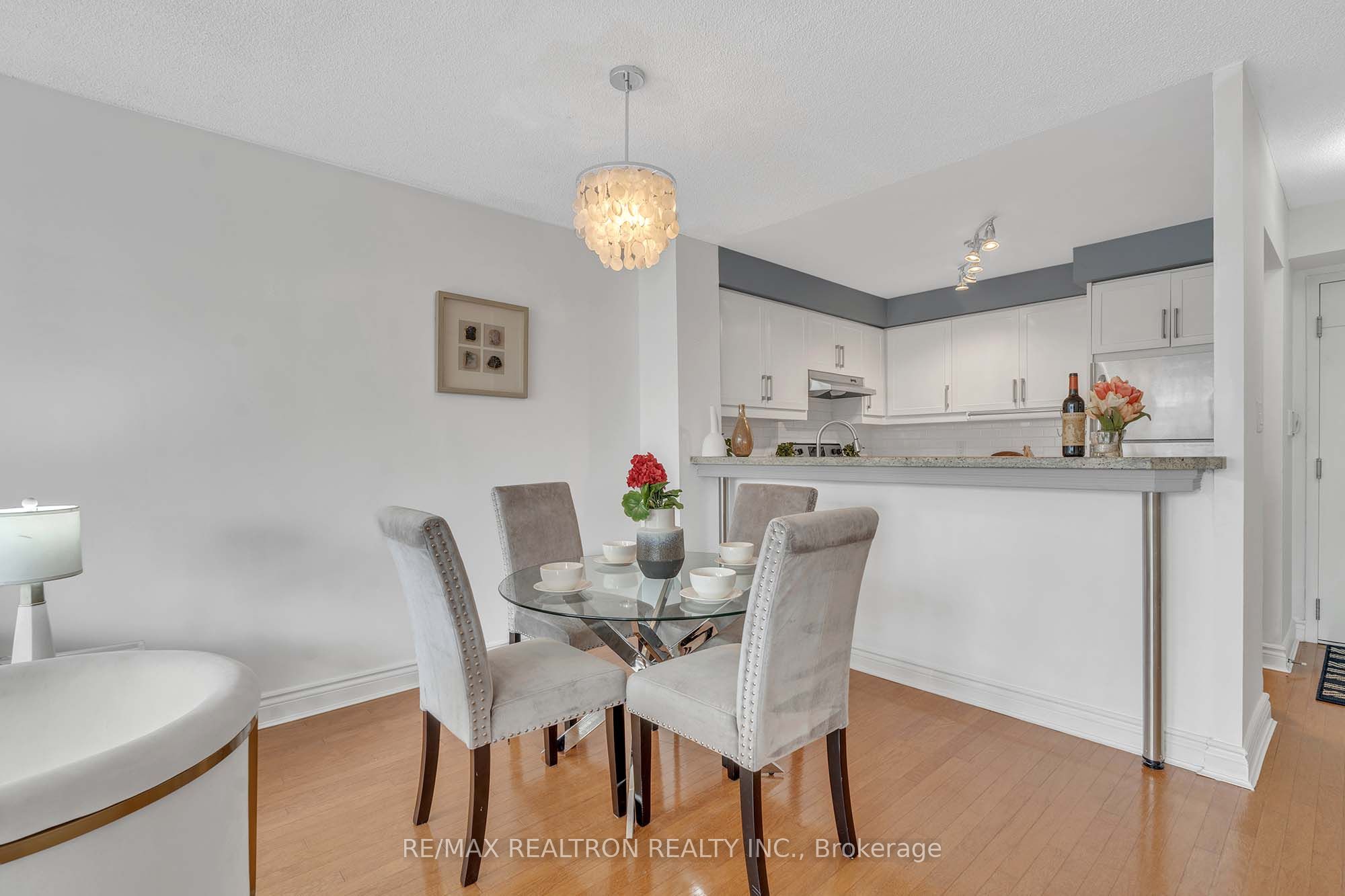 #411 - 2267 Lake Shore Boulevard Property Photo 10