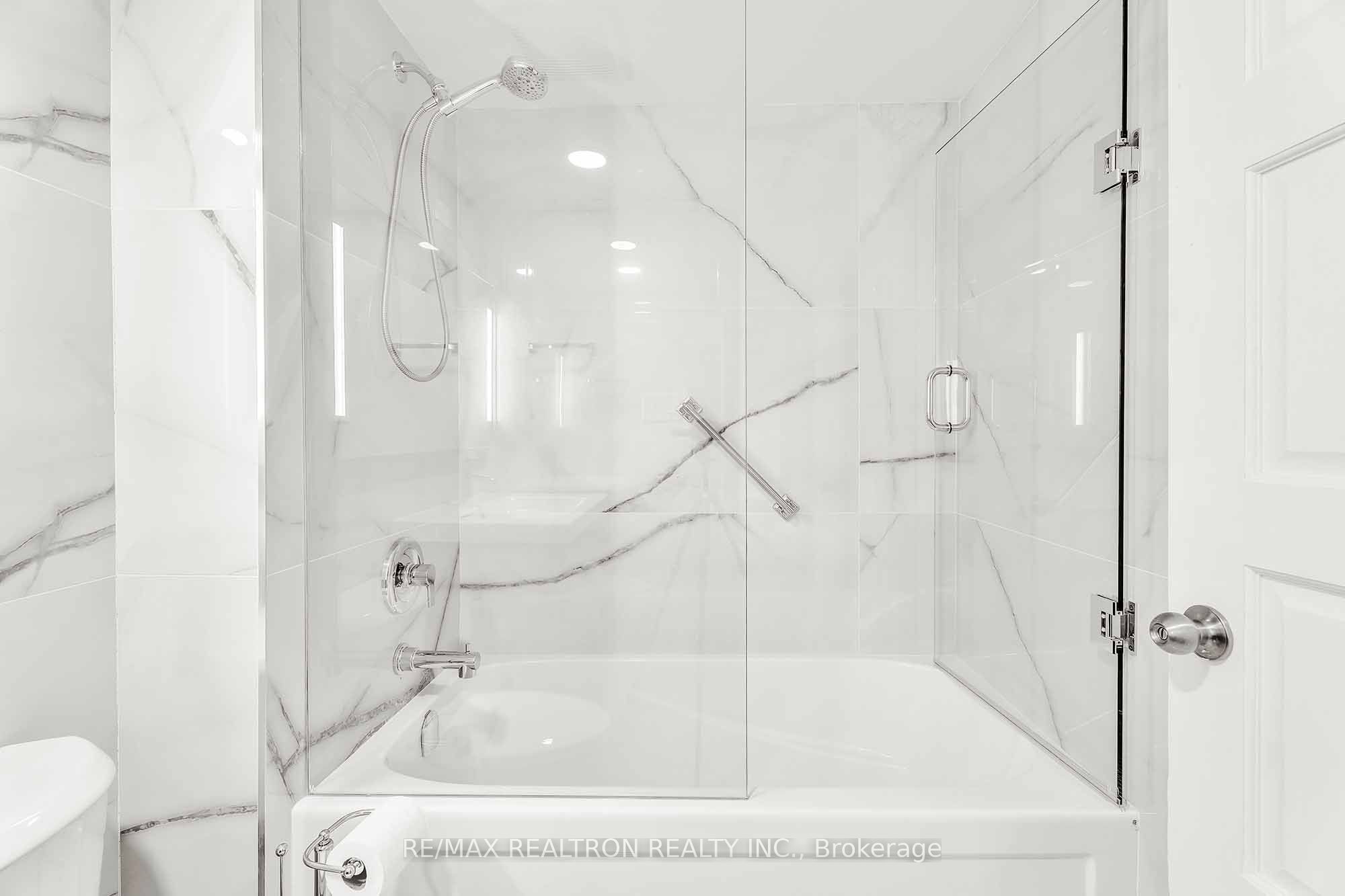 #411 - 2267 Lake Shore Boulevard Property Photo 17