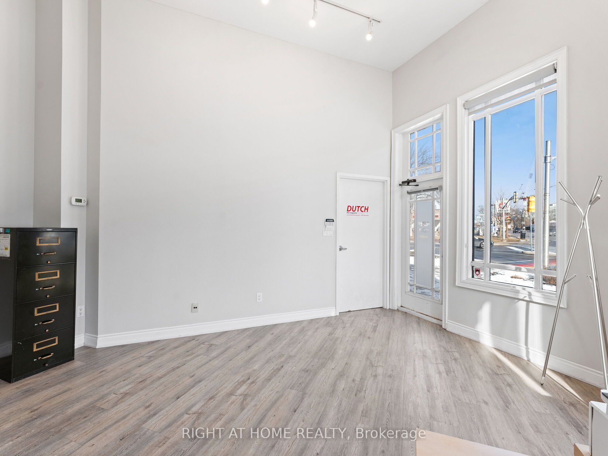#8 - 120 Bronte Road Property Photo 5