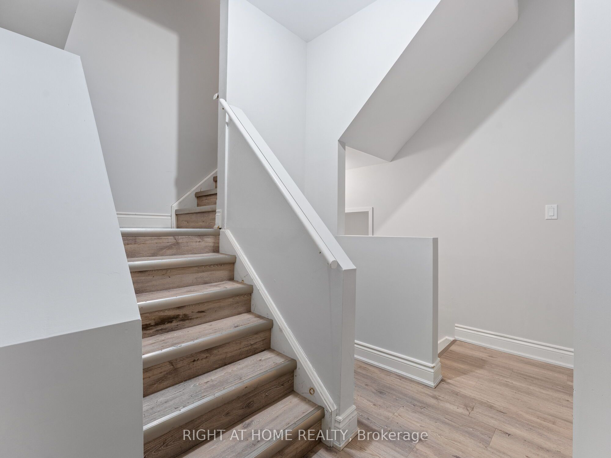 #8 - 120 Bronte Road Property Photo 6