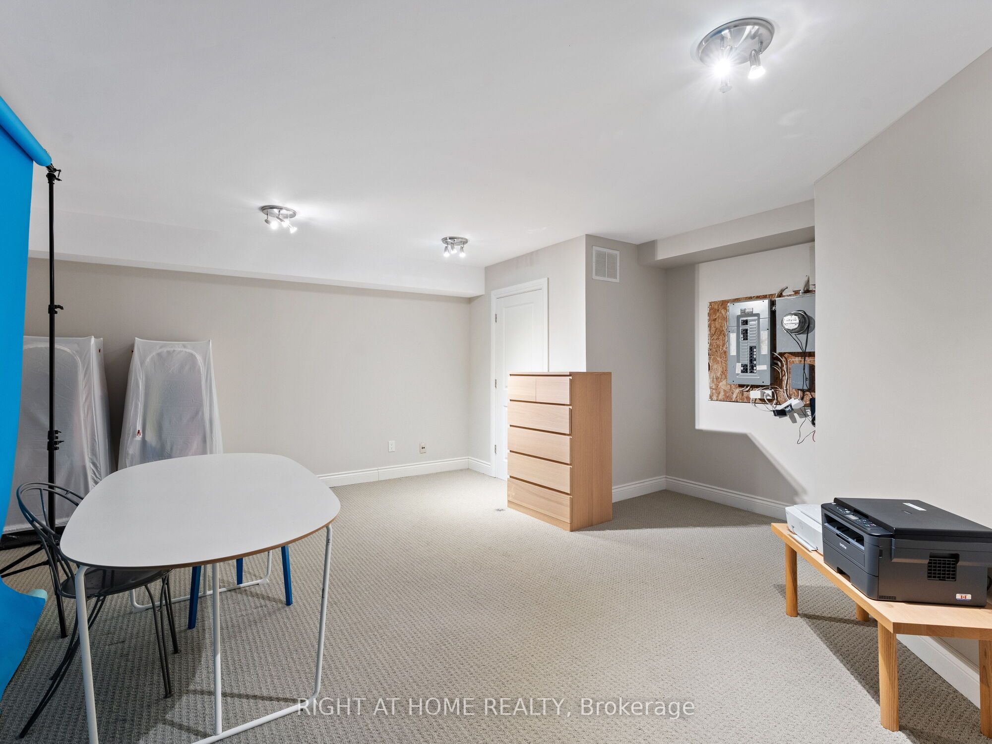 #8 - 120 Bronte Road Property Photo 8
