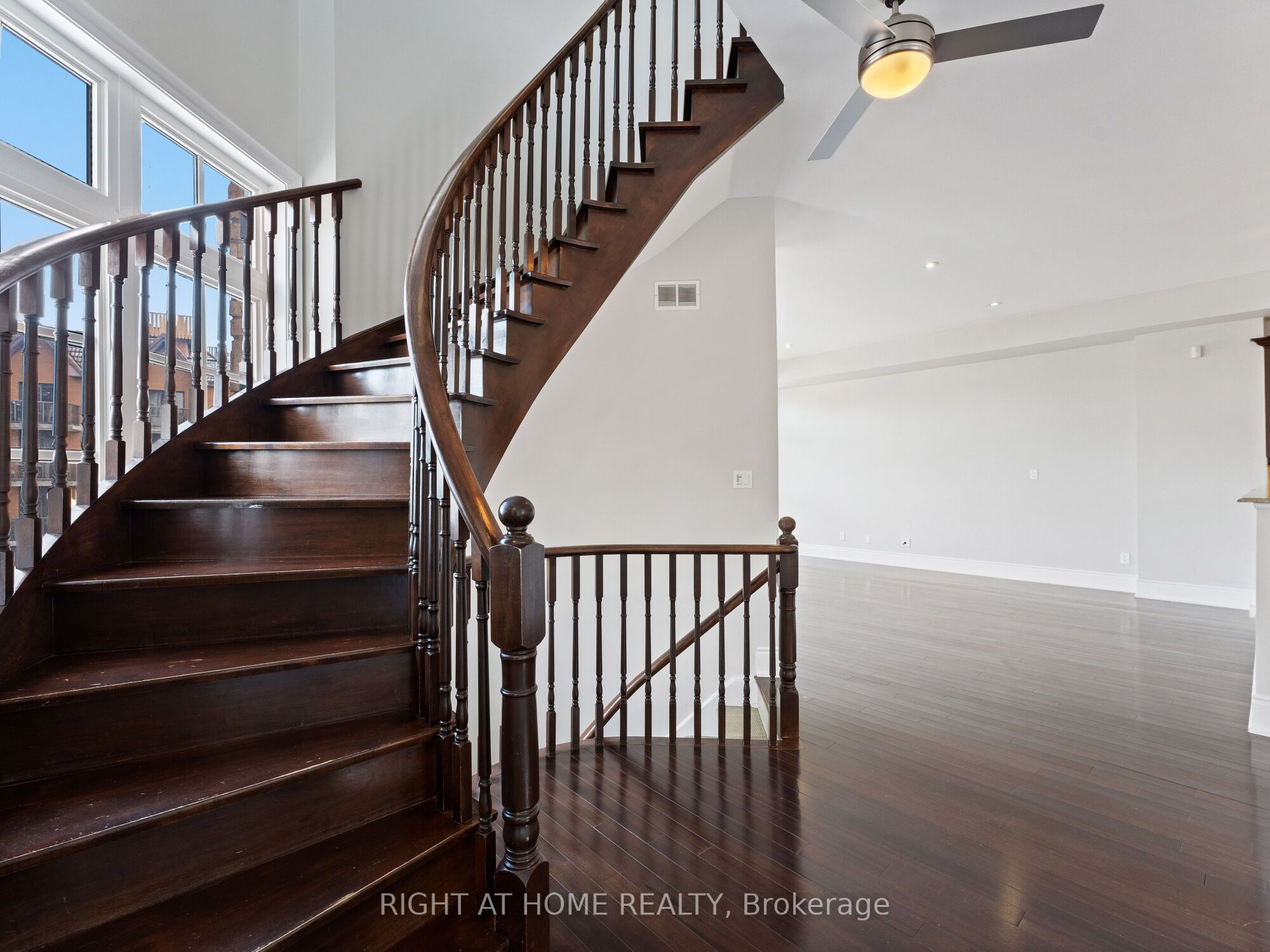 #8 - 120 Bronte Road Property Photo 11