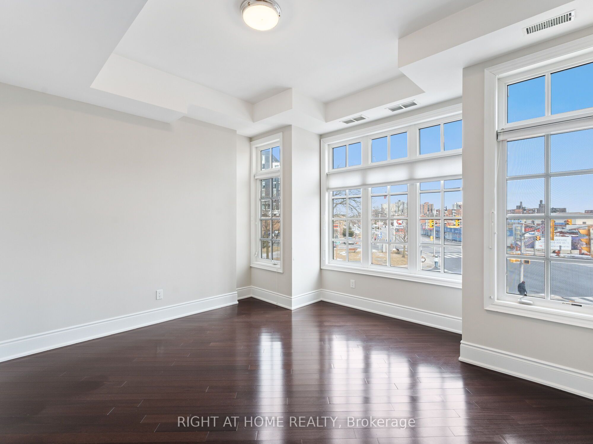 #8 - 120 Bronte Road Property Photo 13