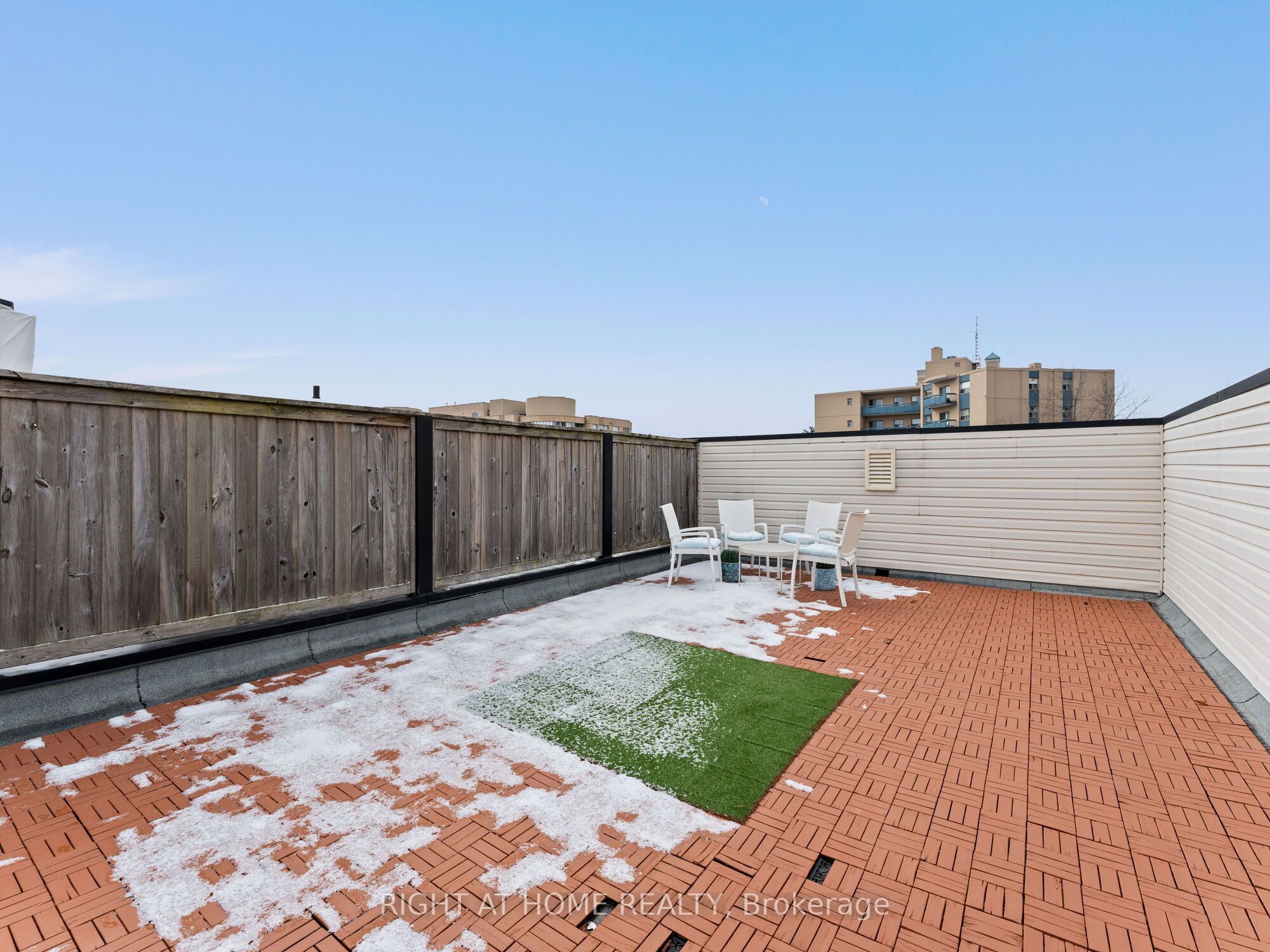 #8 - 120 Bronte Road Property Photo 21