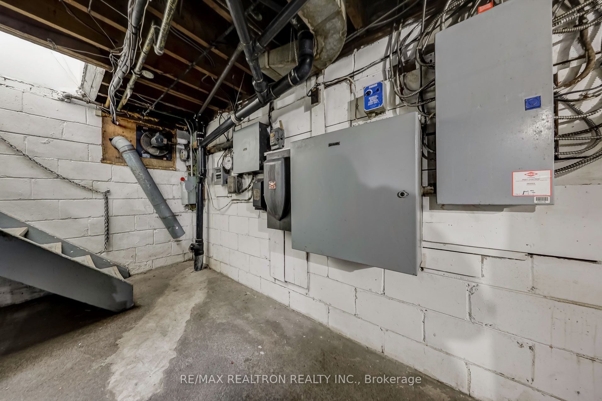 2865 Keele Street Property Photo 14