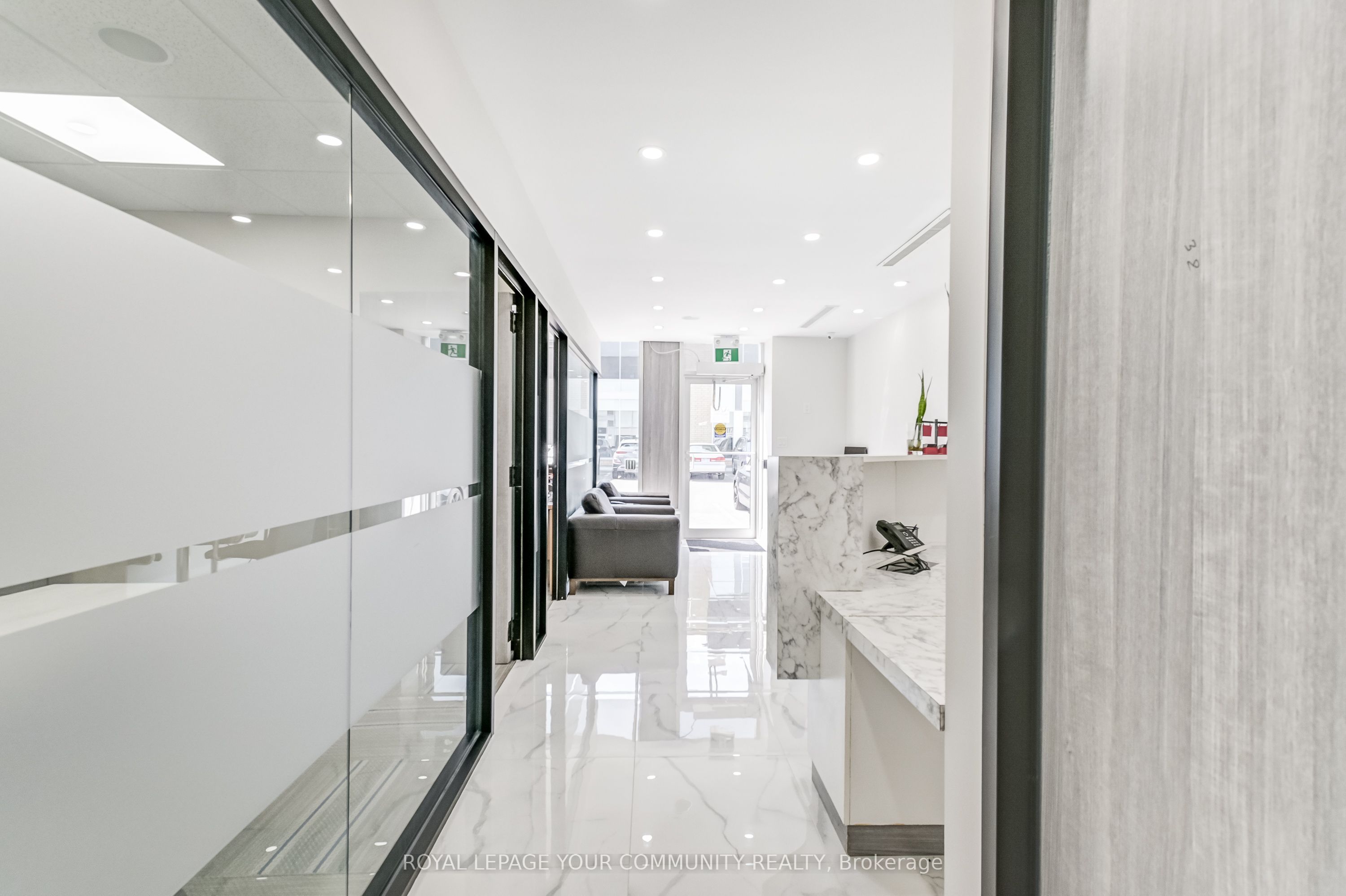 #6 & 7 - 1185 Queensway Property Photo 32