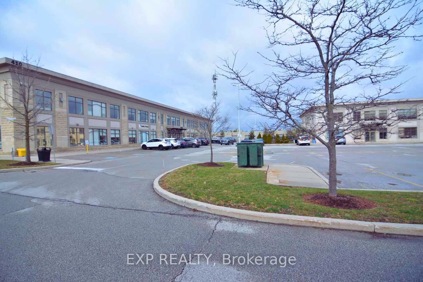 #105-109 - 420 Bronte Street Property Photo 2