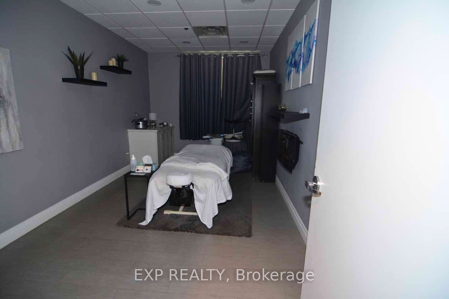 #105-109 - 420 Bronte Street Property Photo 14
