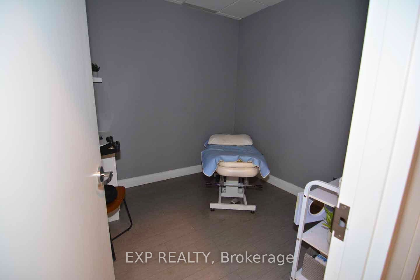 #105-109 - 420 Bronte Street Property Photo 15