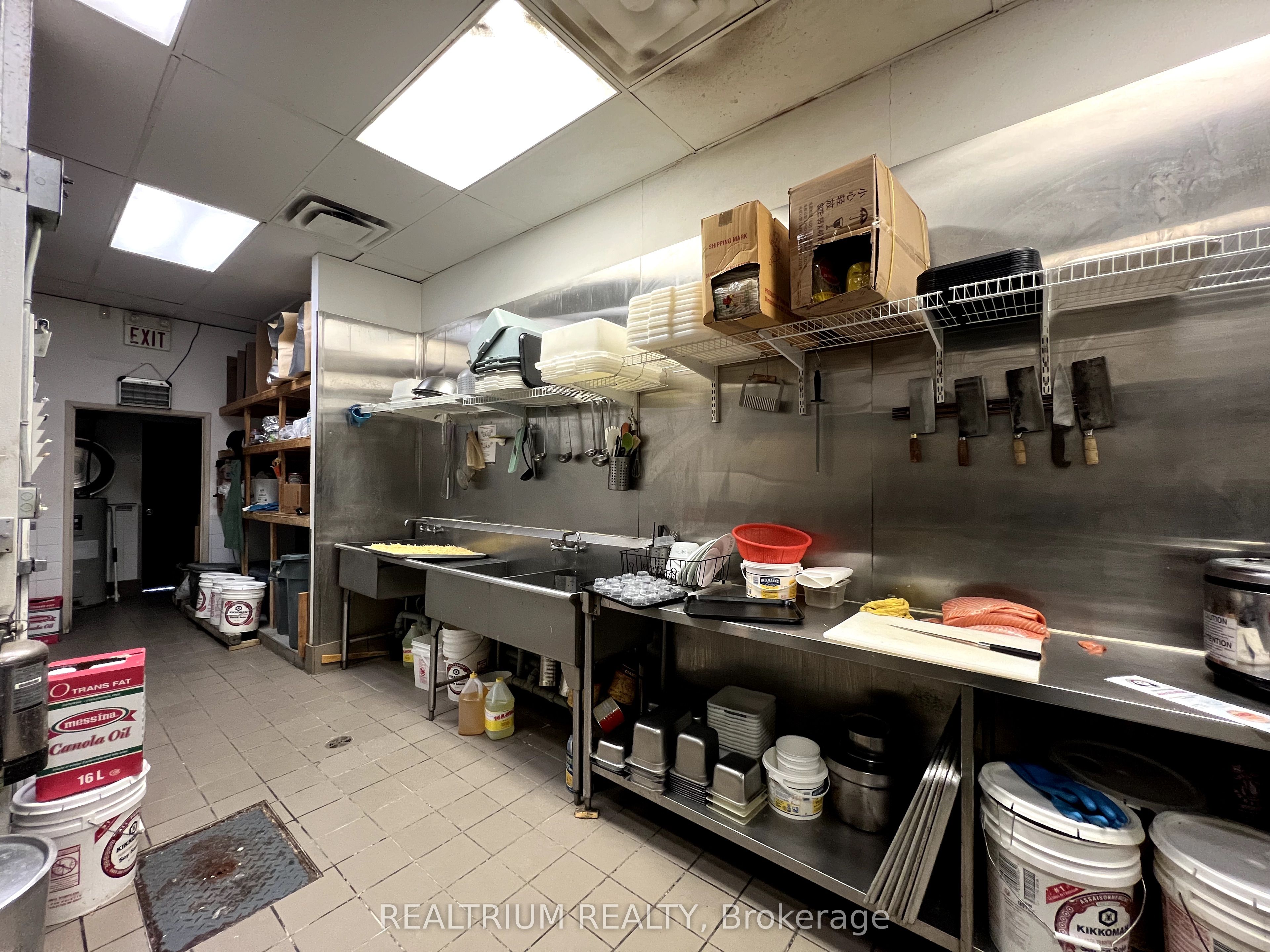 #7 - 1077 Wilson Avenue Property Photo 4