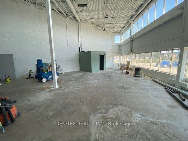 #18 - 365 Healey Road Property Photo 2