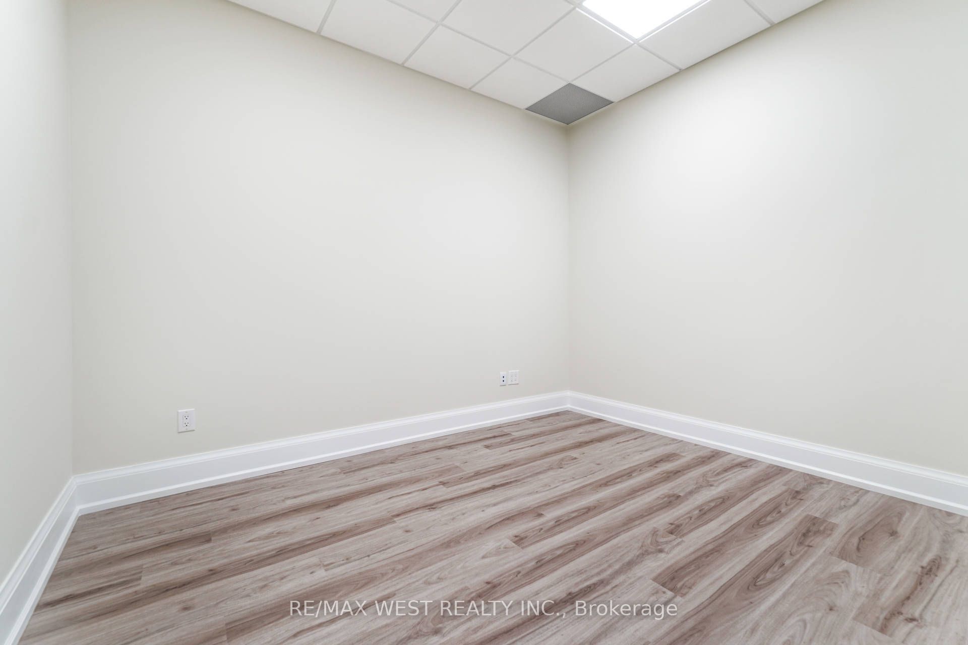 #20 (13) - 7956 Torbram Road Property Photo 14