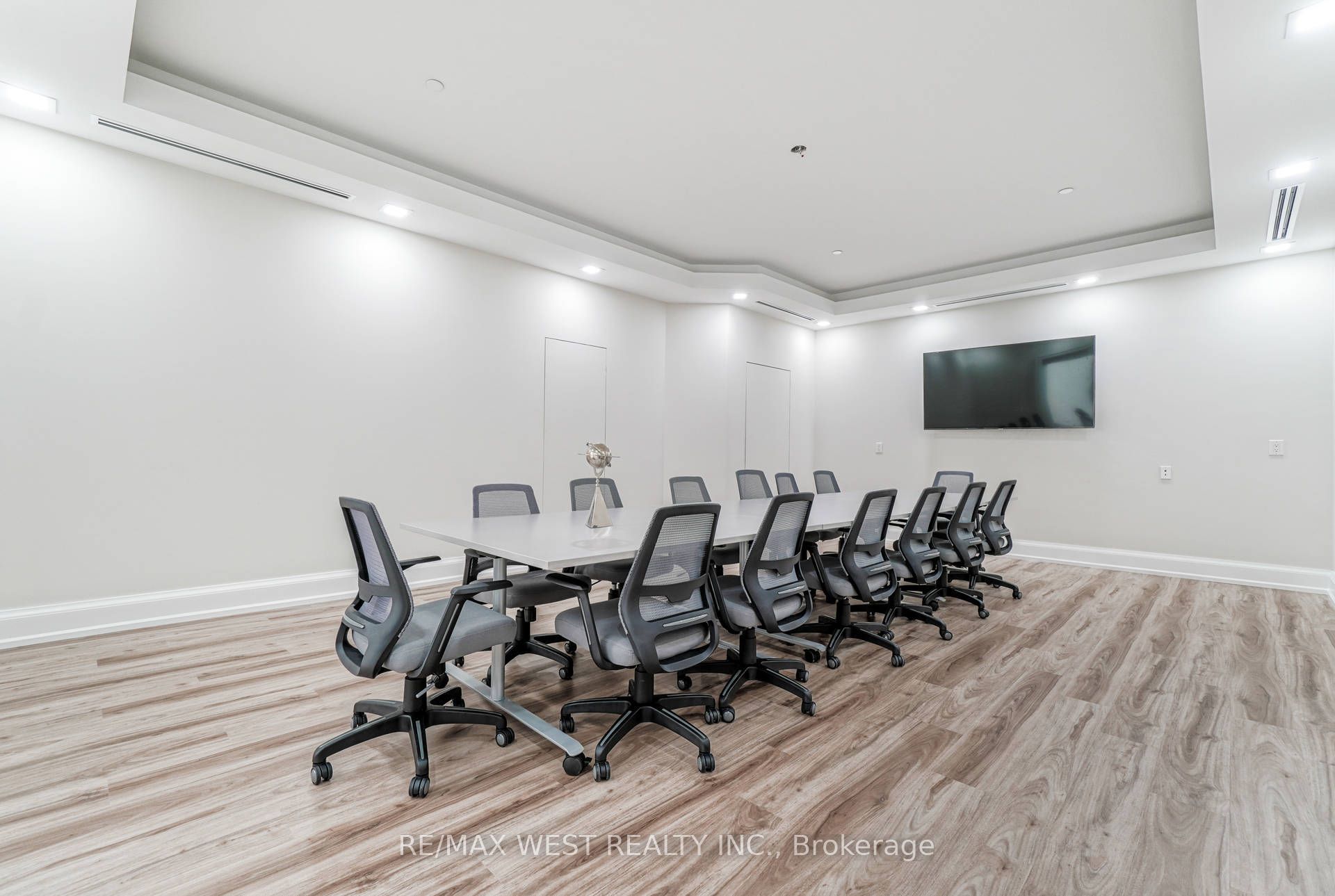 #20 (13) - 7956 Torbram Road Property Photo 15