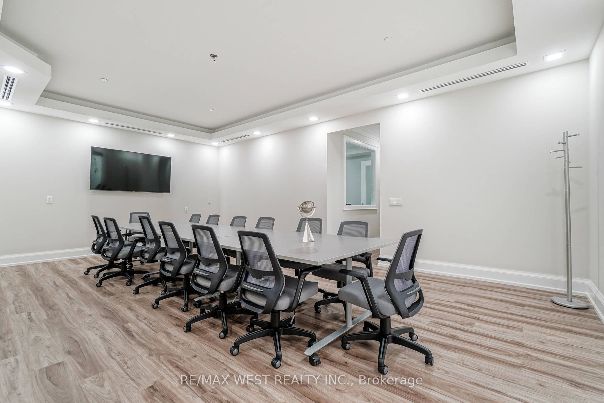 #20 (13) - 7956 Torbram Road Property Photo 16