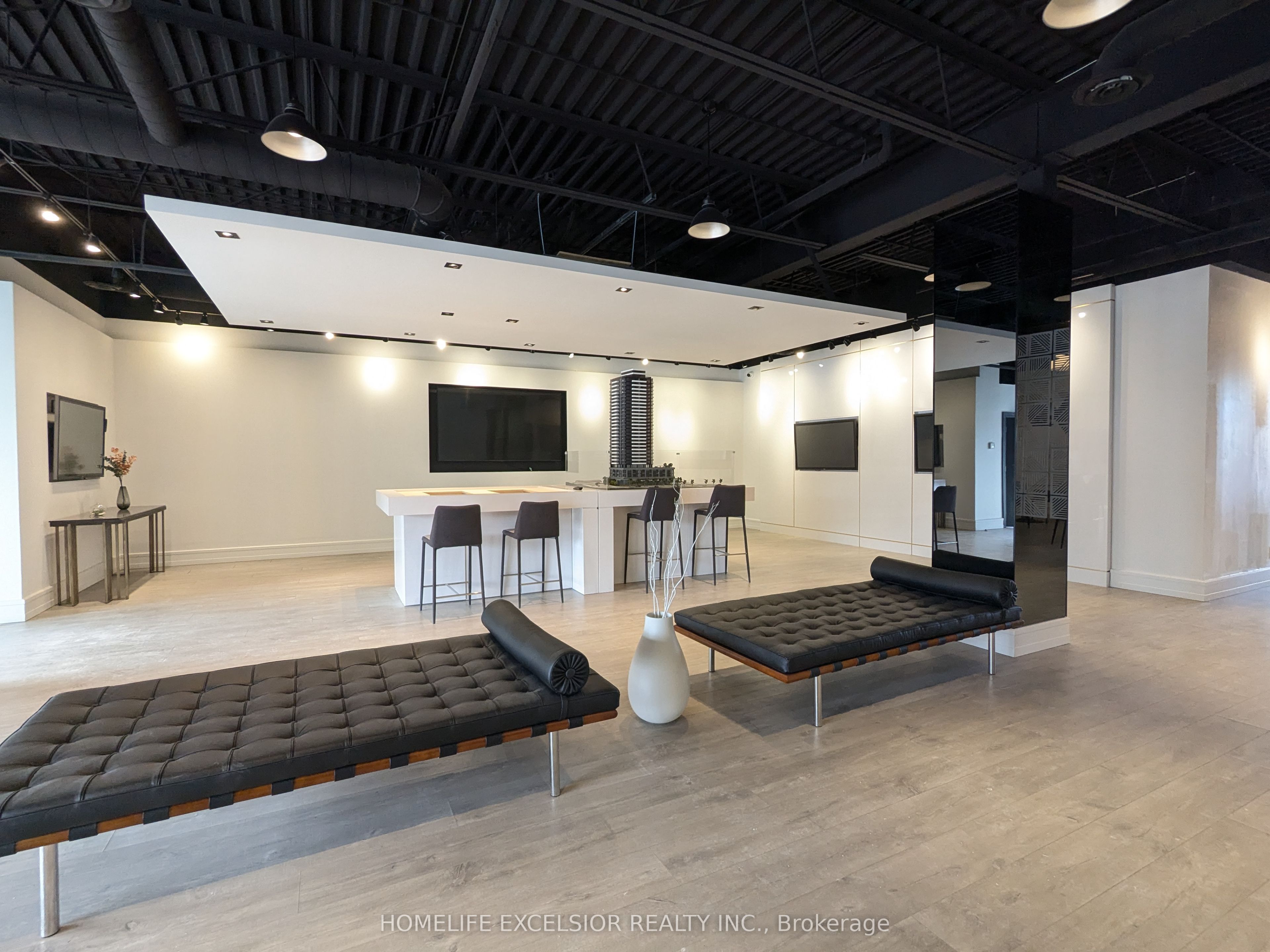#1/1a - 1528 Dundas Street Property Photo 9