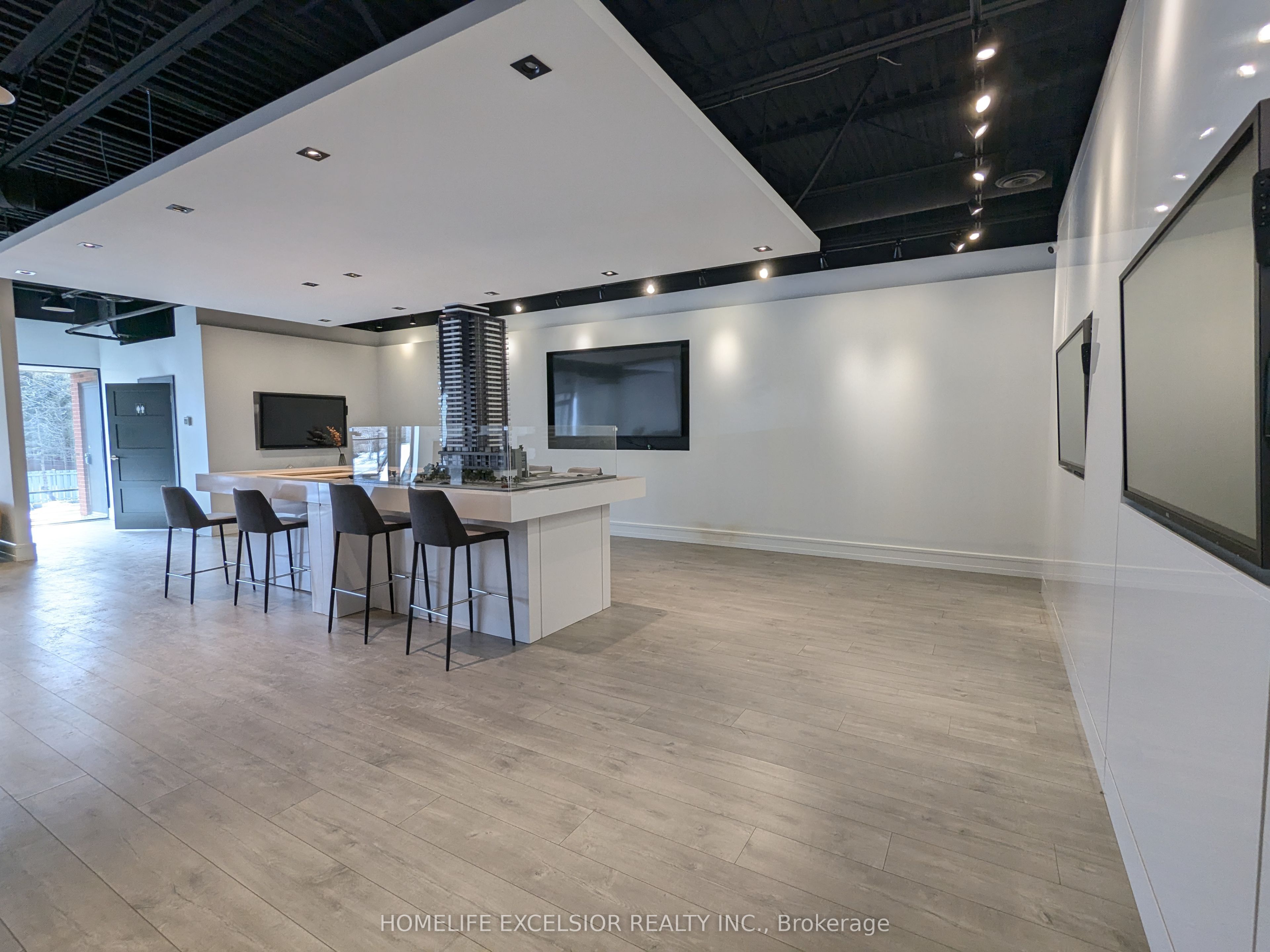 #1/1a - 1528 Dundas Street Property Photo 13