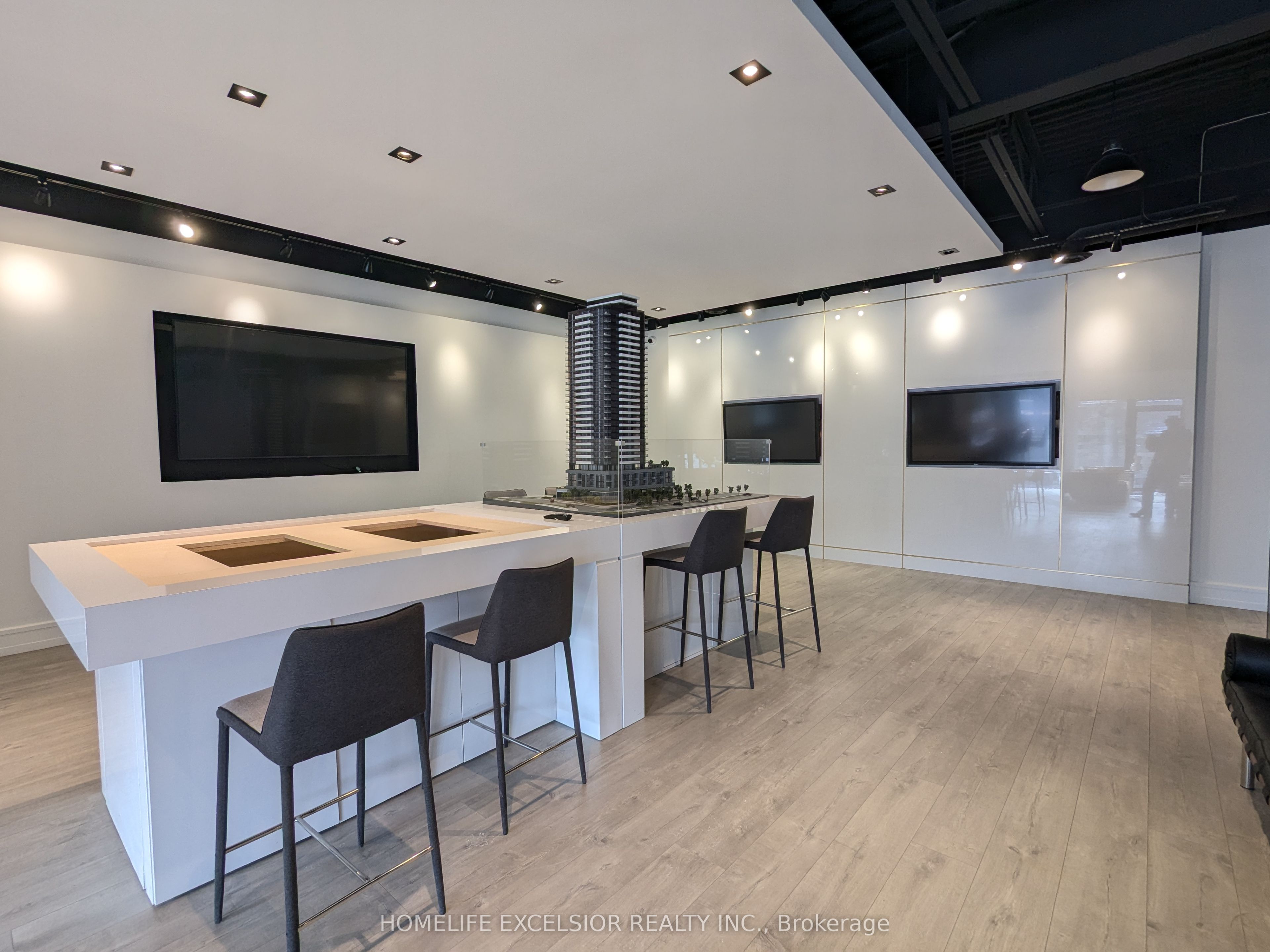 #1/1a - 1528 Dundas Street Property Photo 14