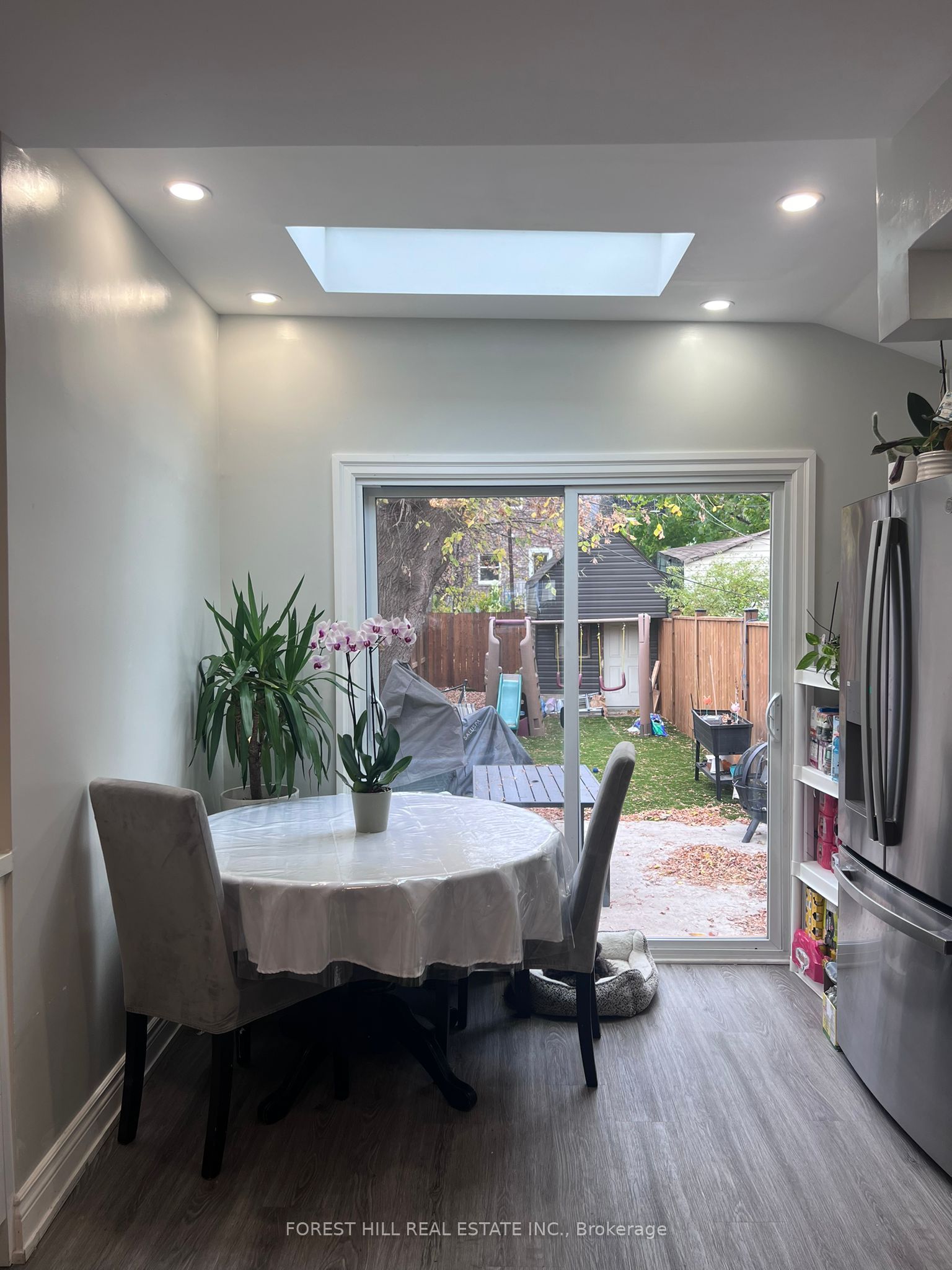 275 Blackthorn Avenue Property Photo 8