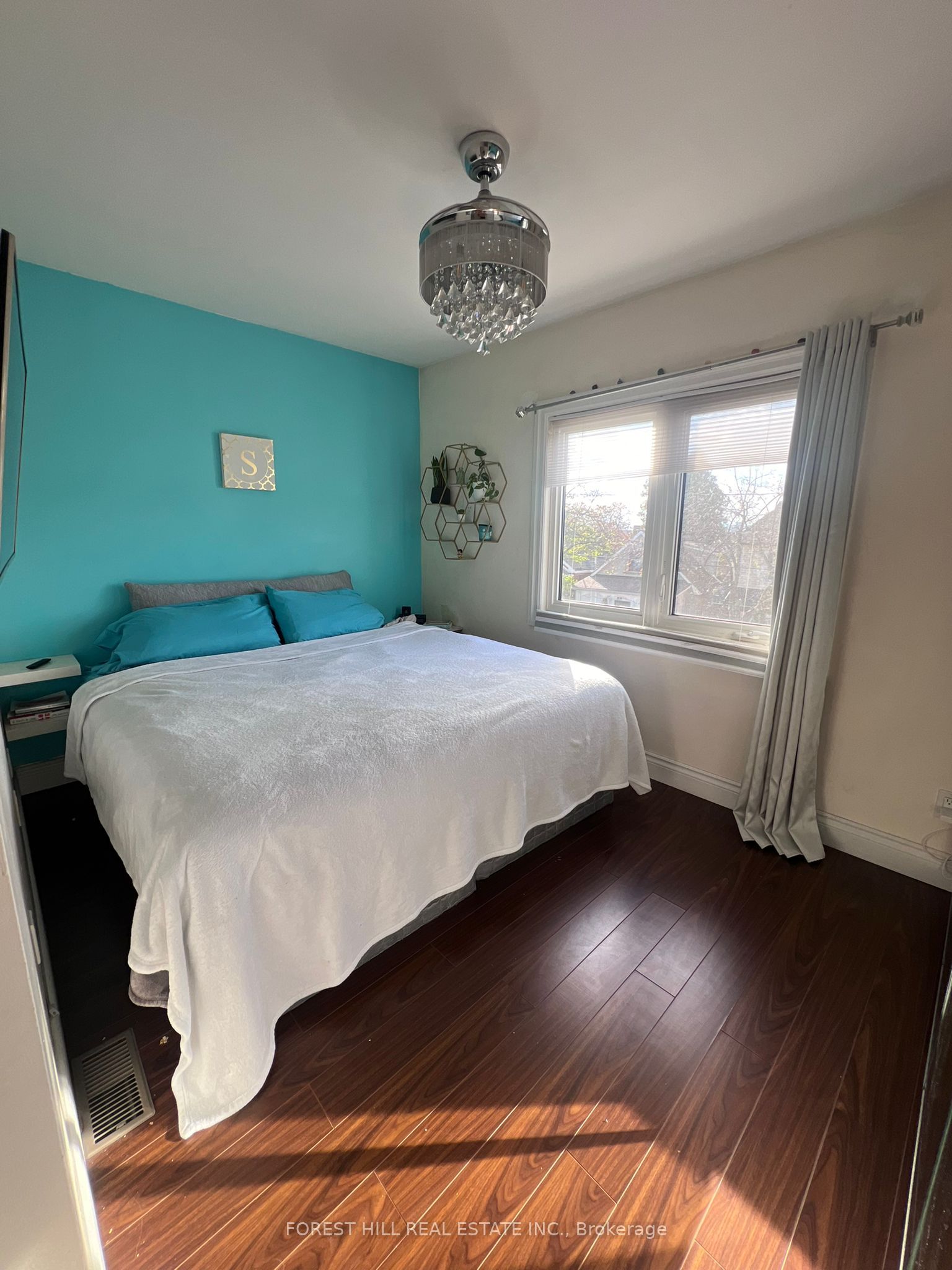 275 Blackthorn Avenue Property Photo 10