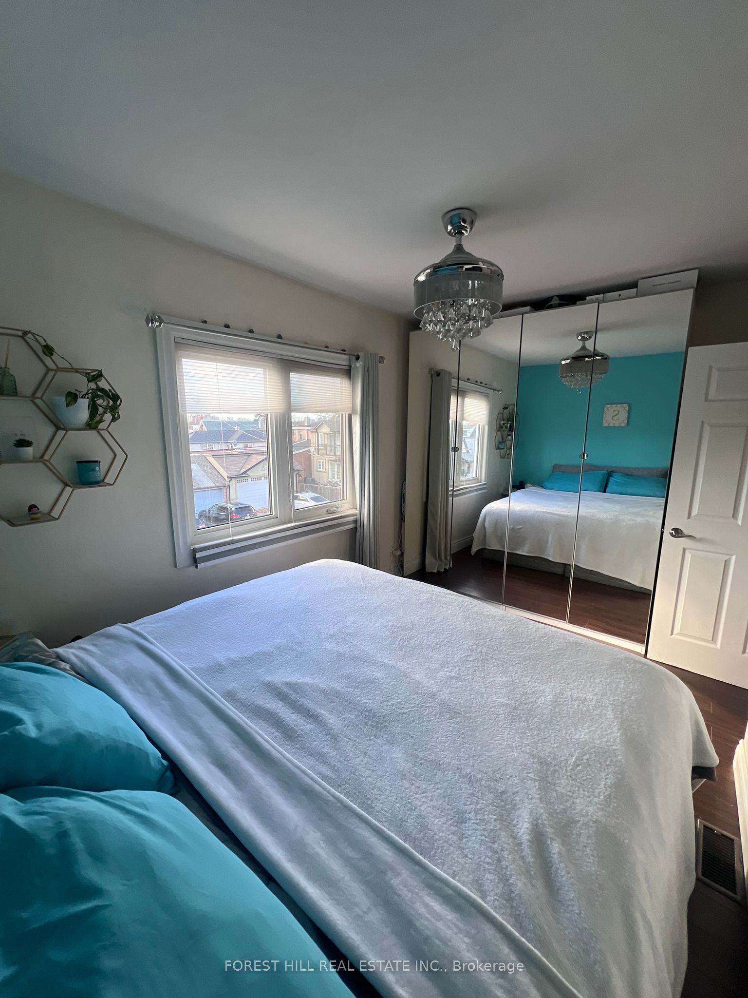 275 Blackthorn Avenue Property Photo 18