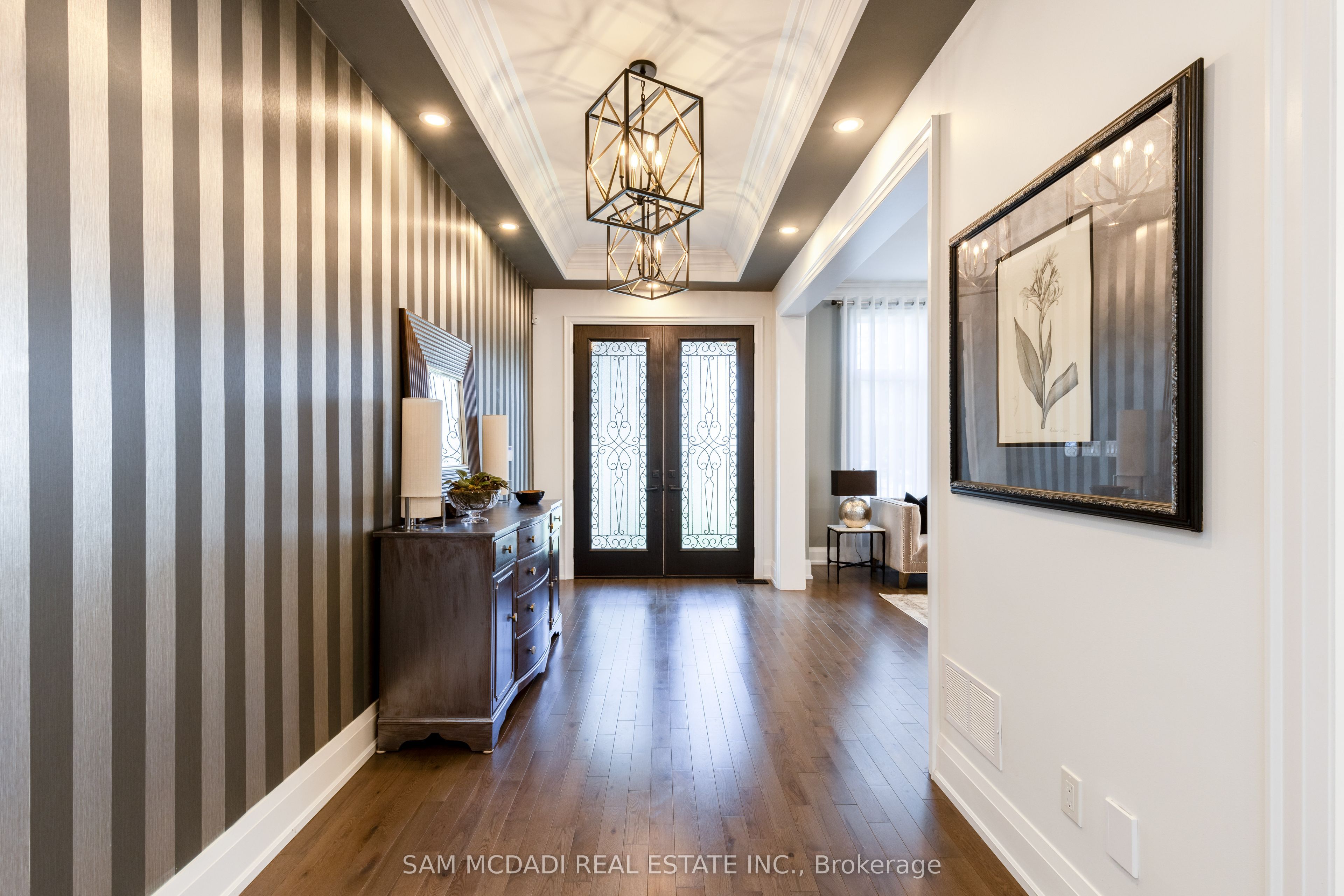 1285 Mineola Gardens Property Photo 3