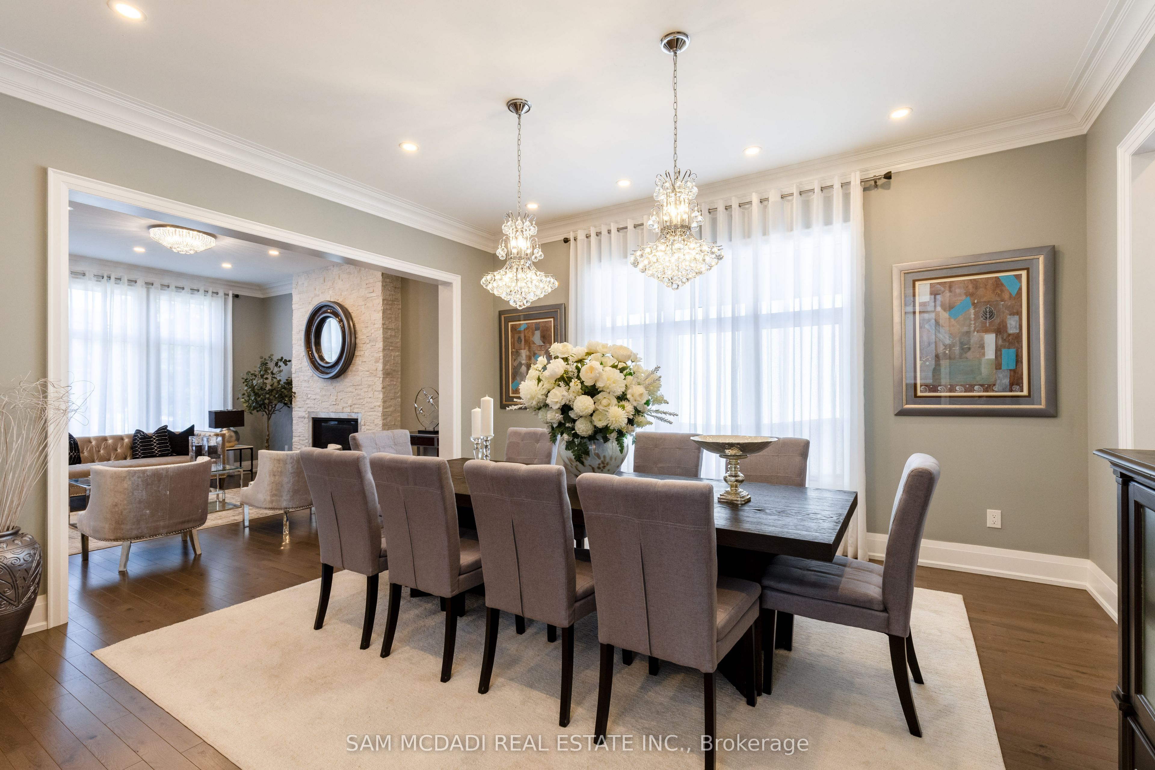 1285 Mineola Gardens Property Photo 8