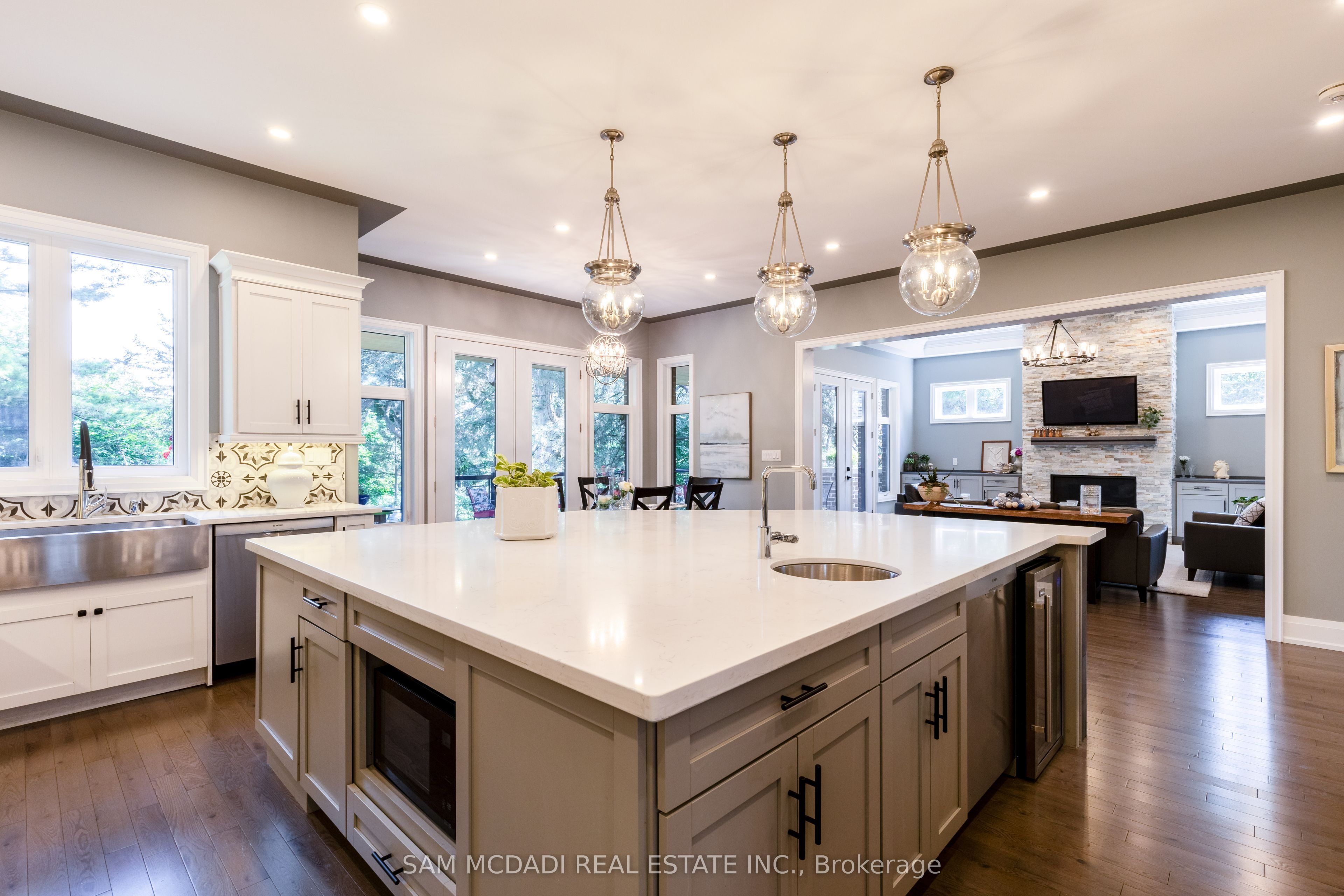 1285 Mineola Gardens Property Photo 10