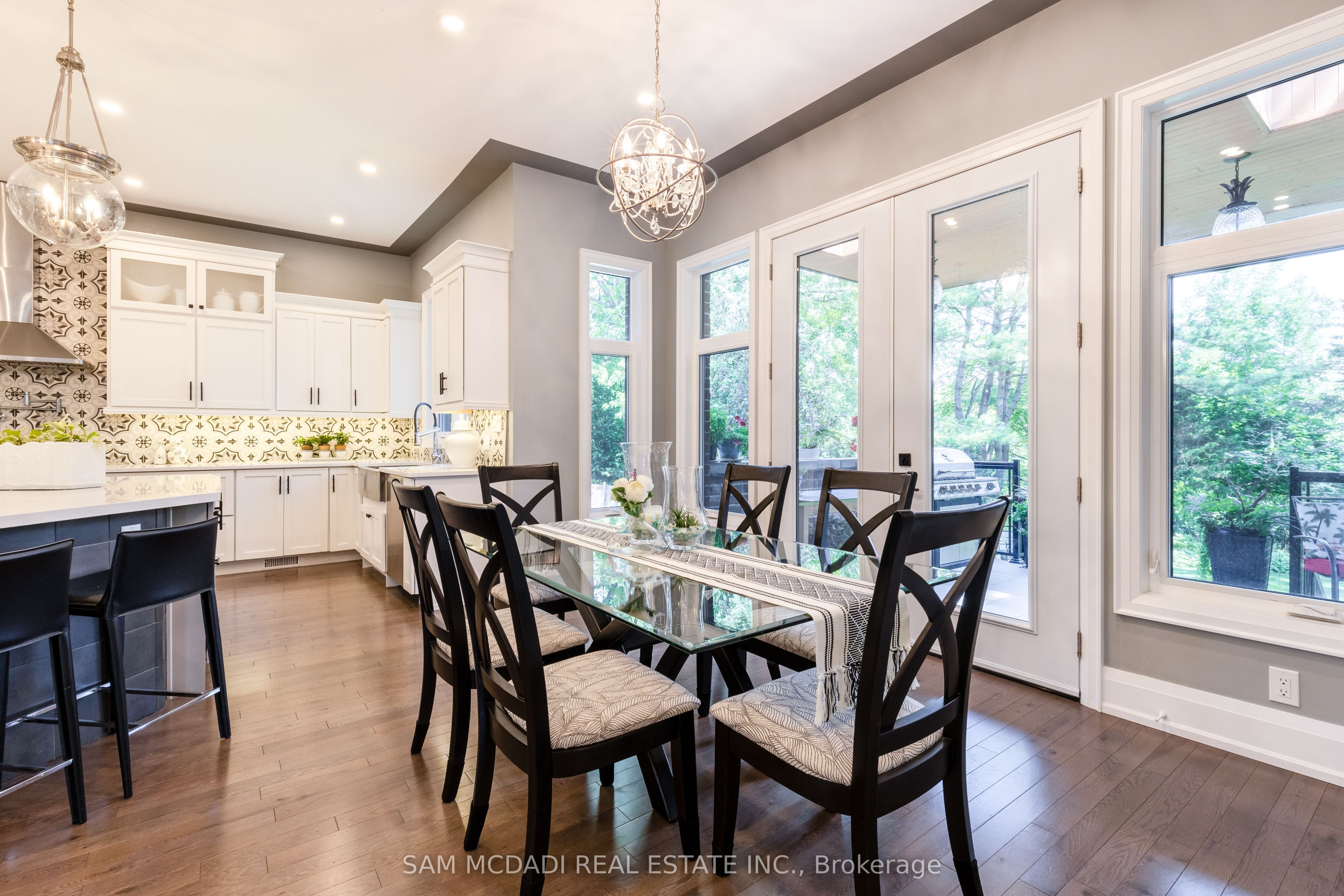 1285 Mineola Gardens Property Photo 13