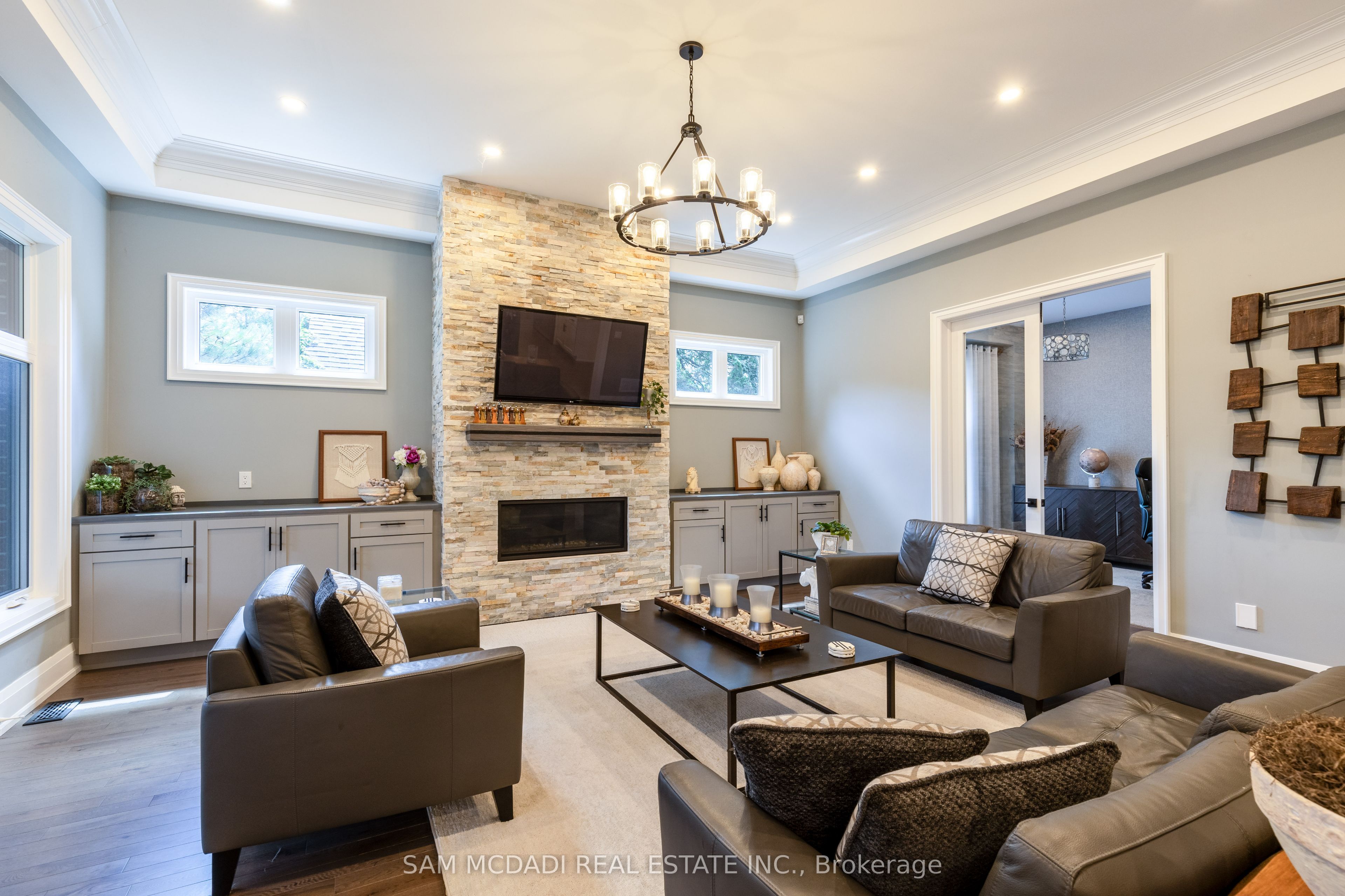 1285 Mineola Gardens Property Photo 14