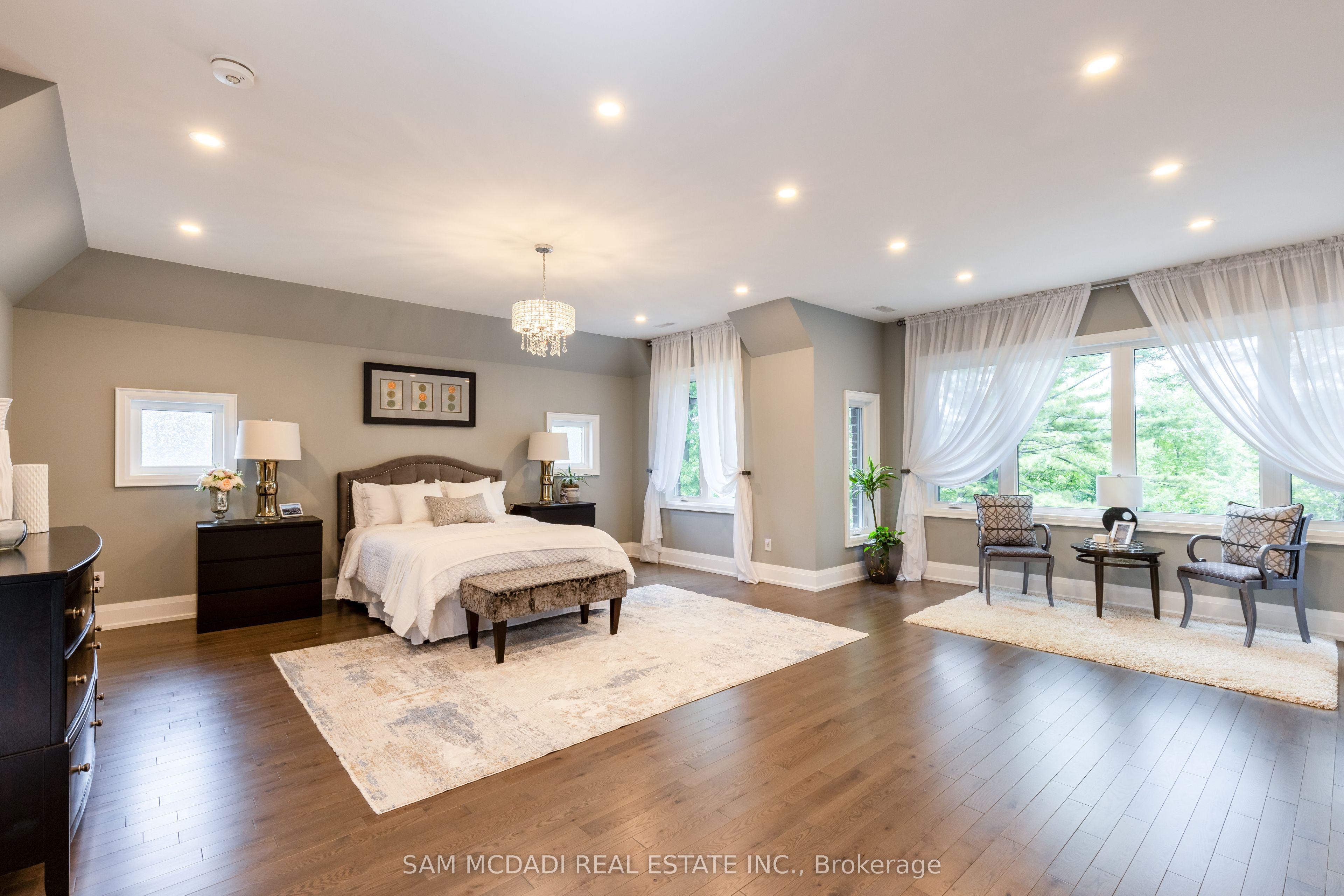 1285 Mineola Gardens Property Photo 18