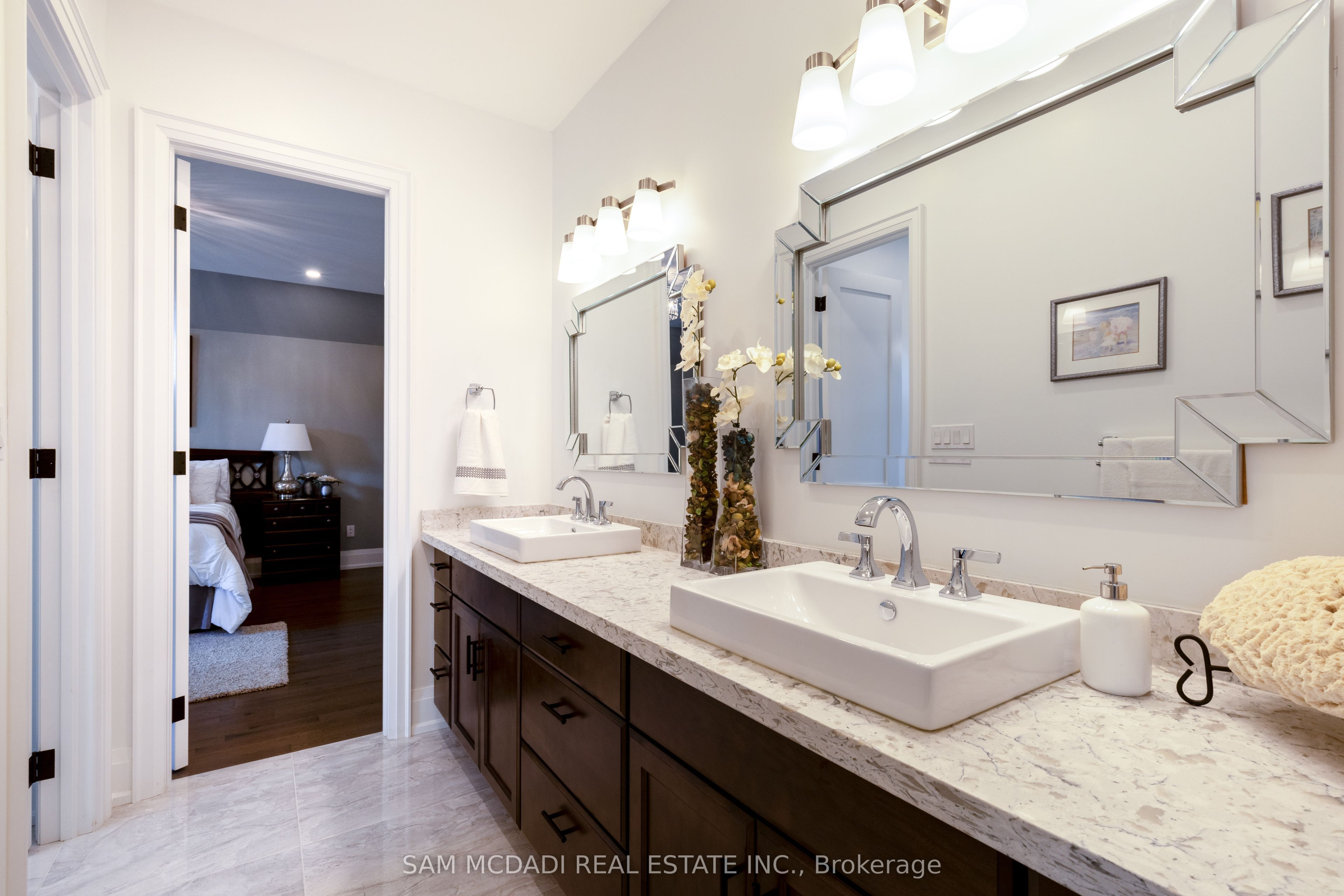 1285 Mineola Gardens Property Photo 22