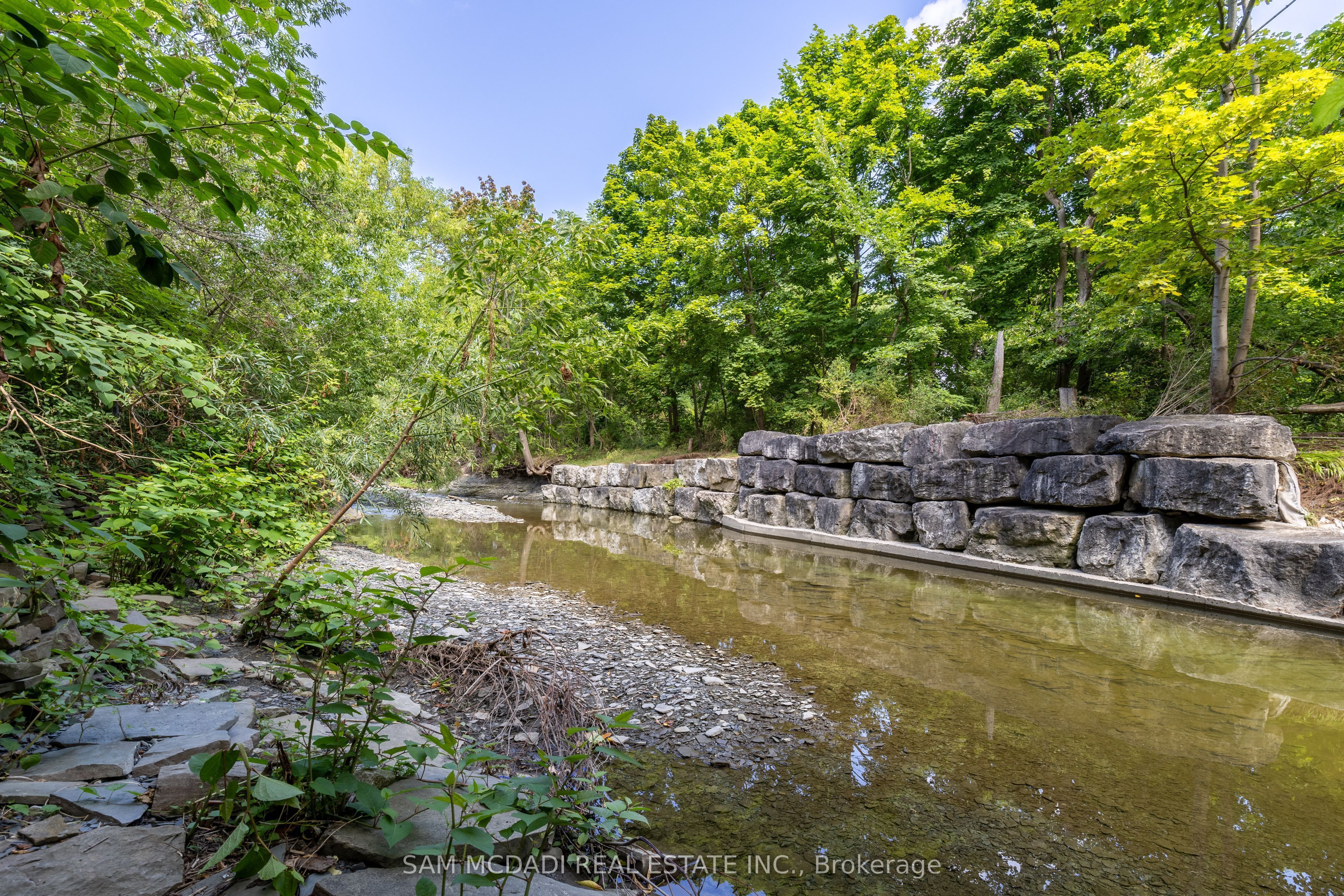1285 Mineola Gardens Property Photo 37