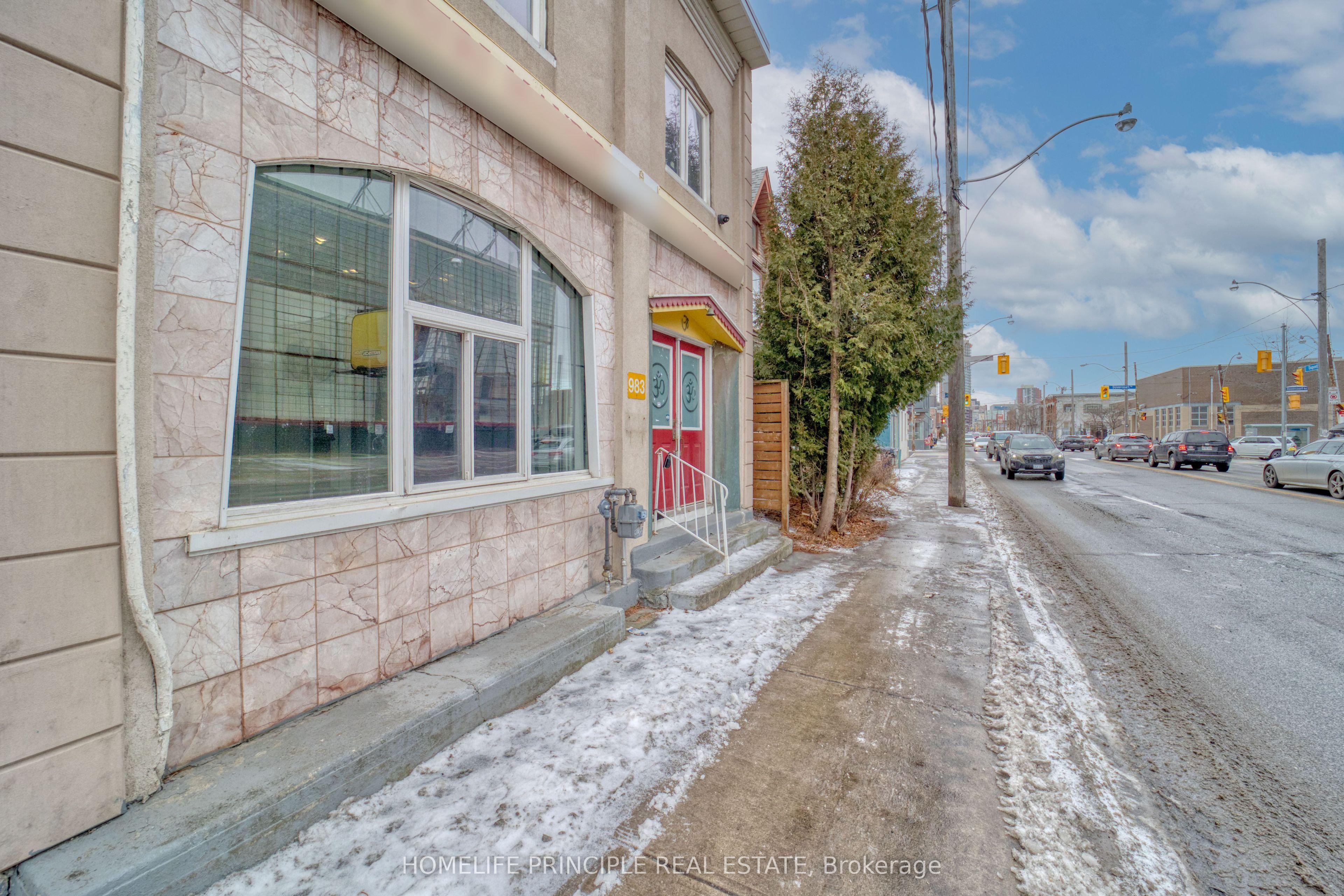 983 Dupont Street Property Photo 2