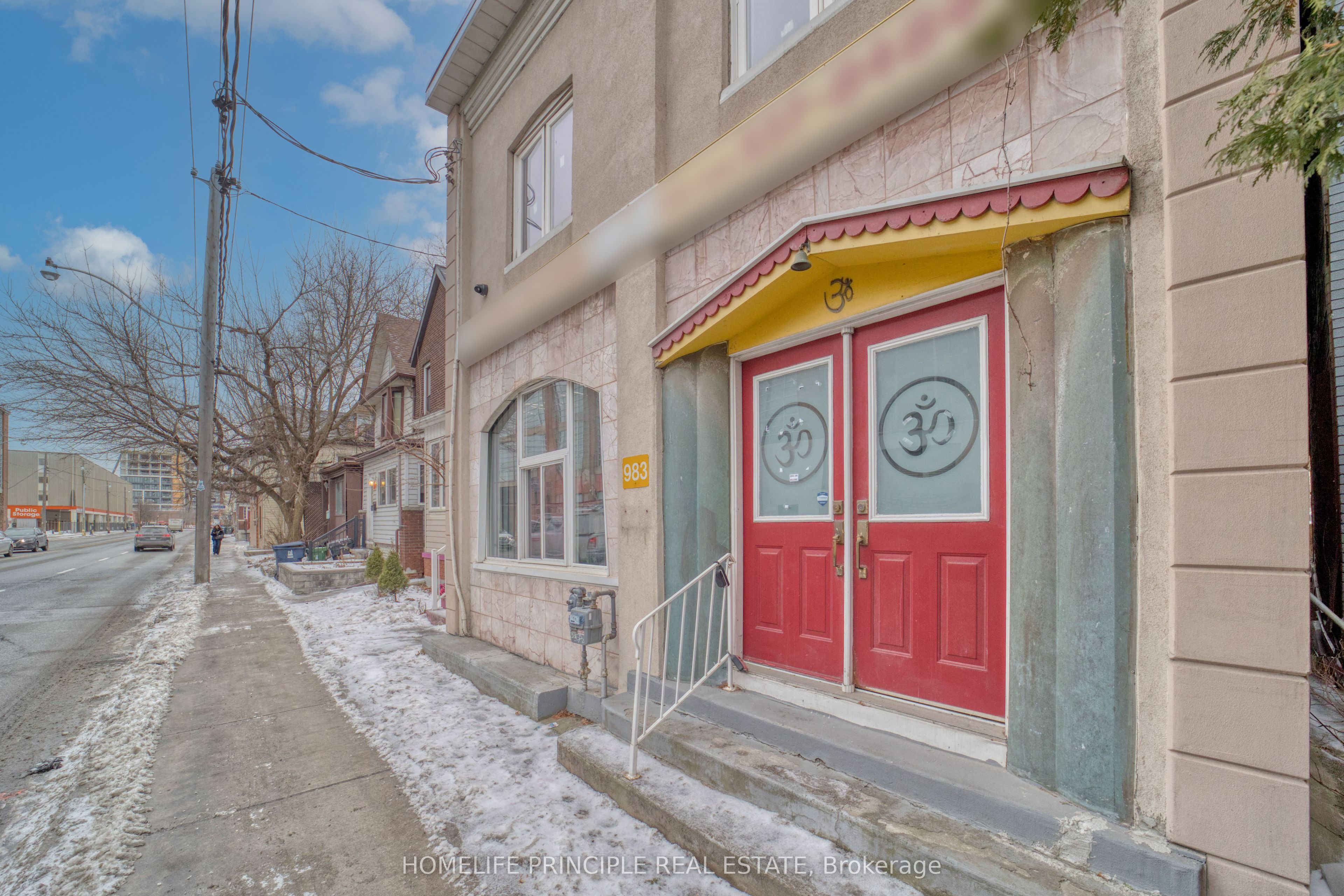 983 Dupont Street Property Photo 3