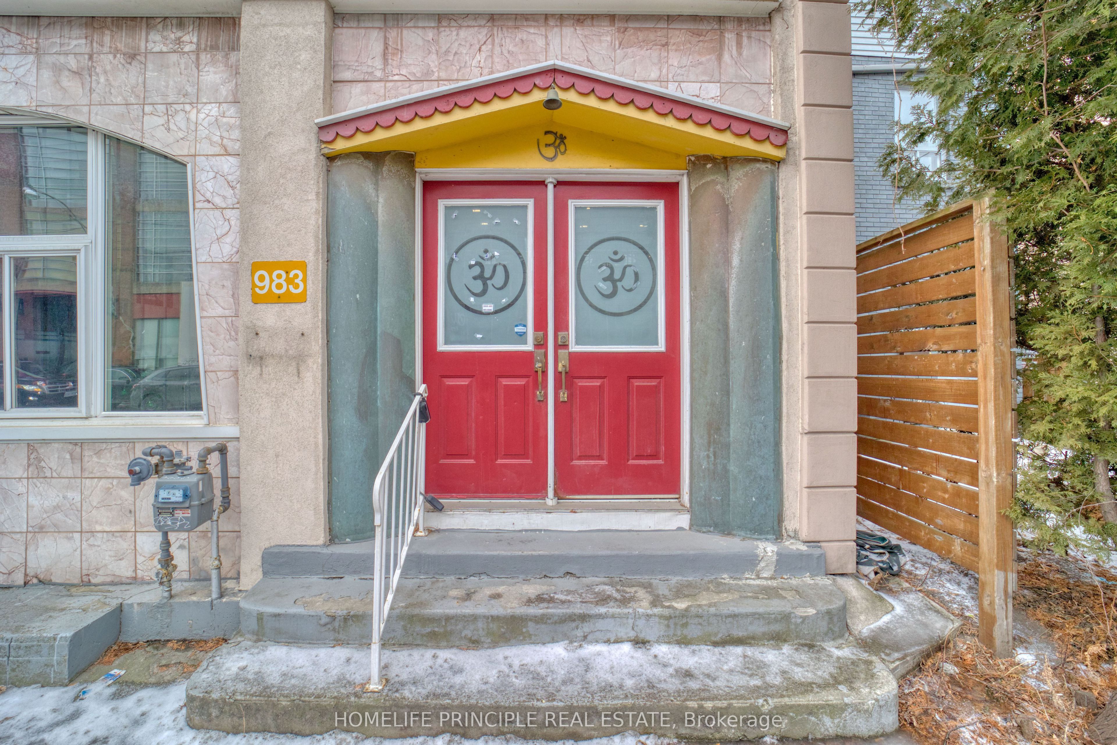 983 Dupont Street Property Photo 4