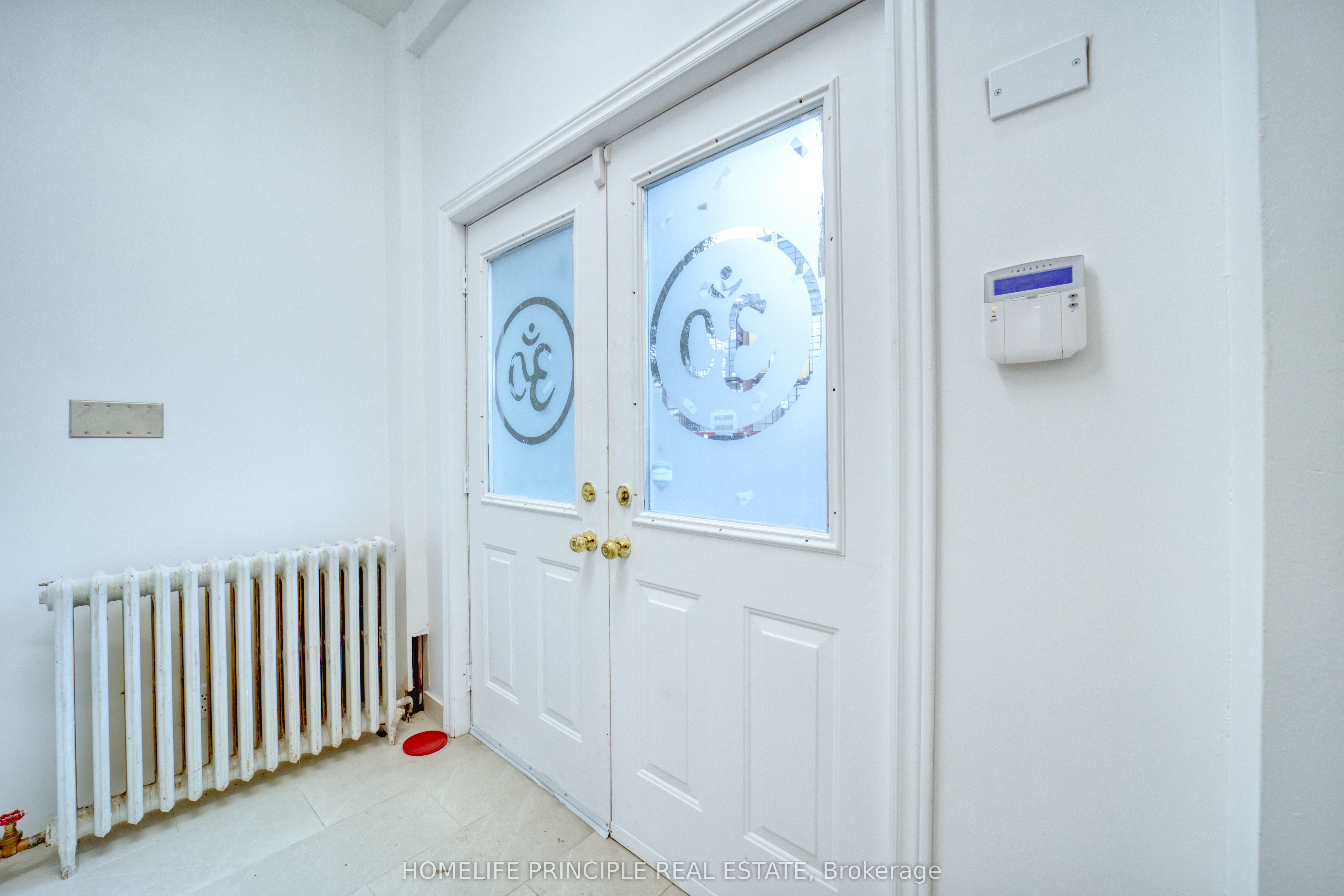 983 Dupont Street Property Photo 5