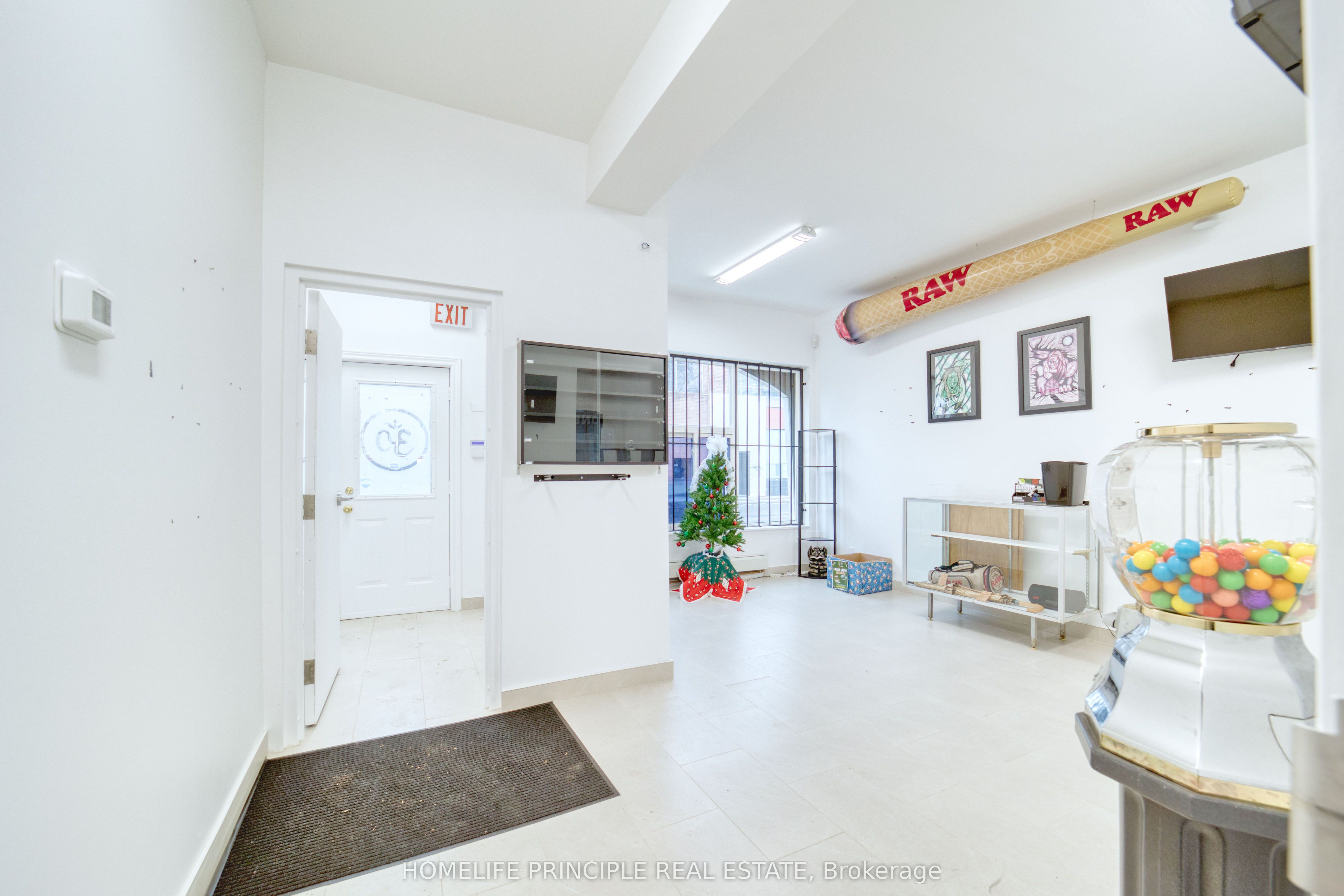 983 Dupont Street Property Photo 7