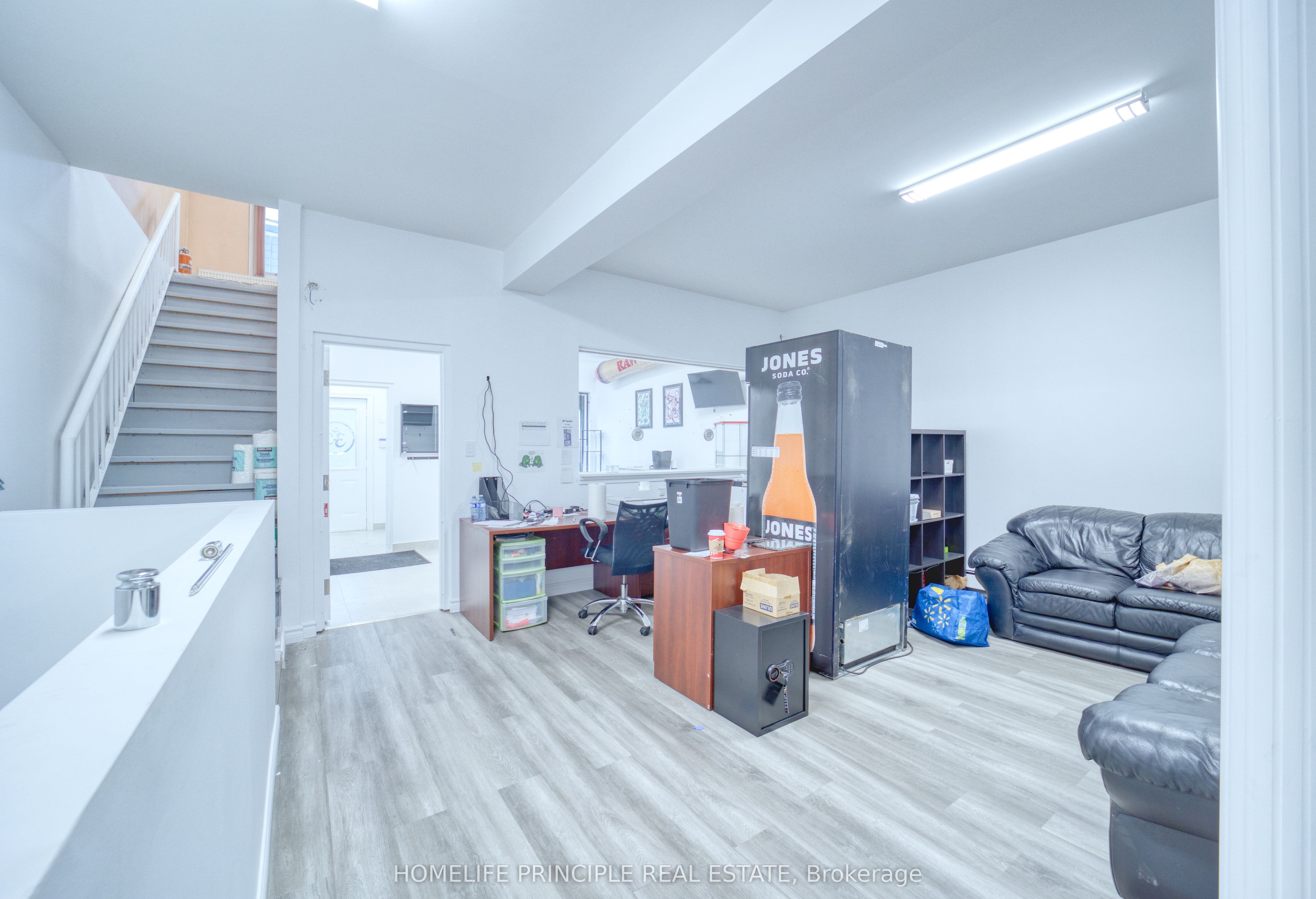 983 Dupont Street Property Photo 14