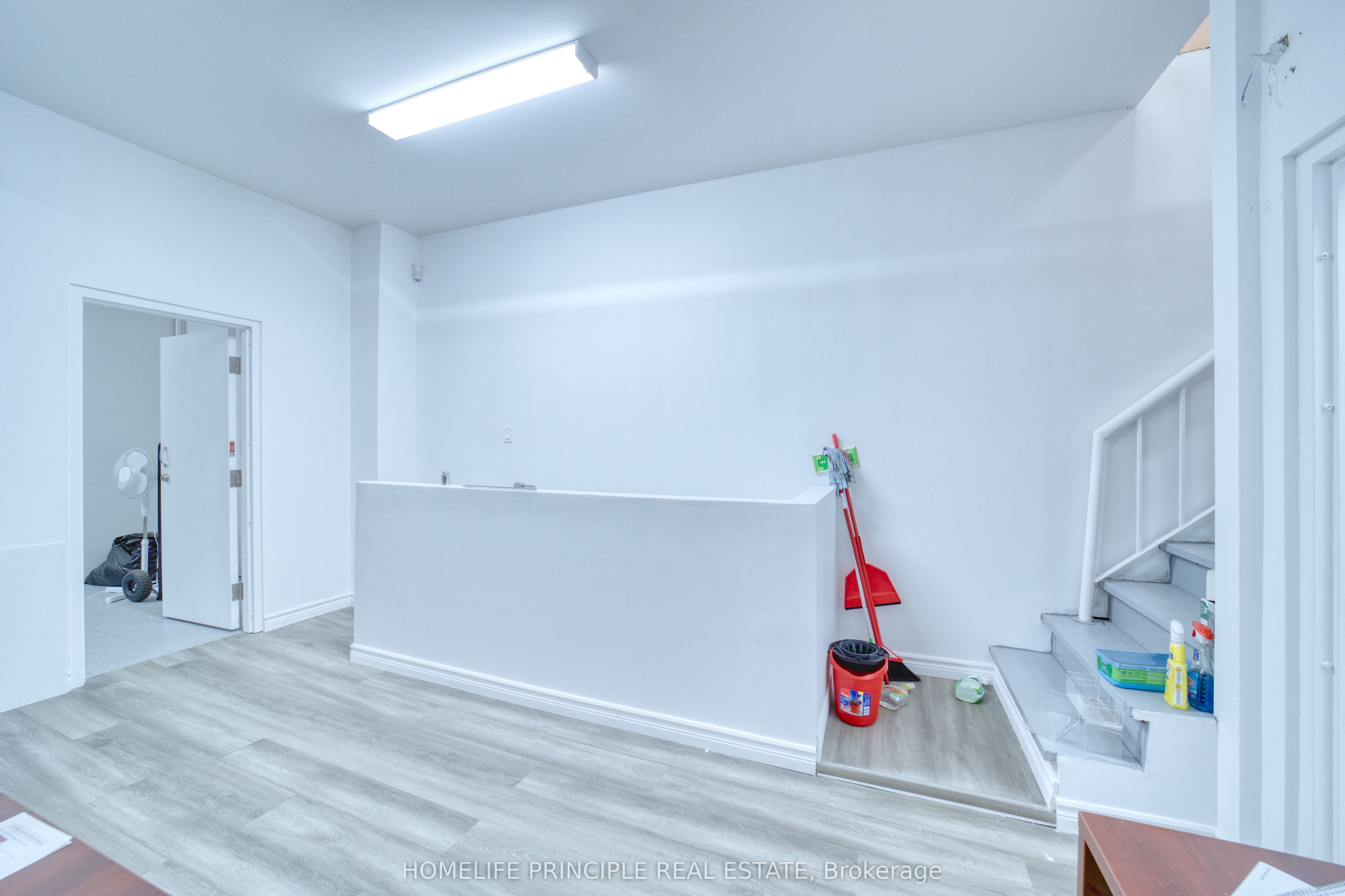 983 Dupont Street Property Photo 16