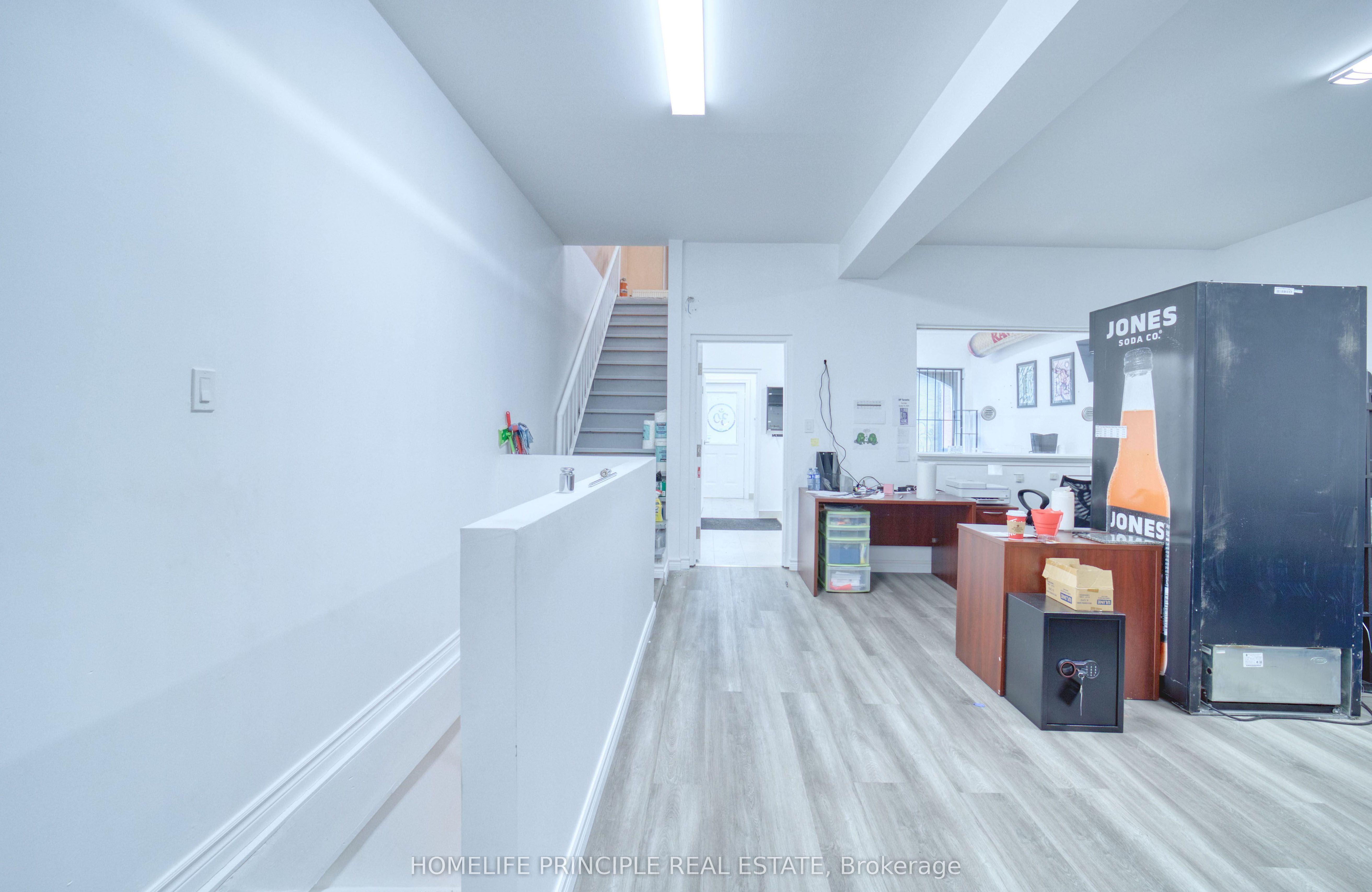 983 Dupont Street Property Photo 17