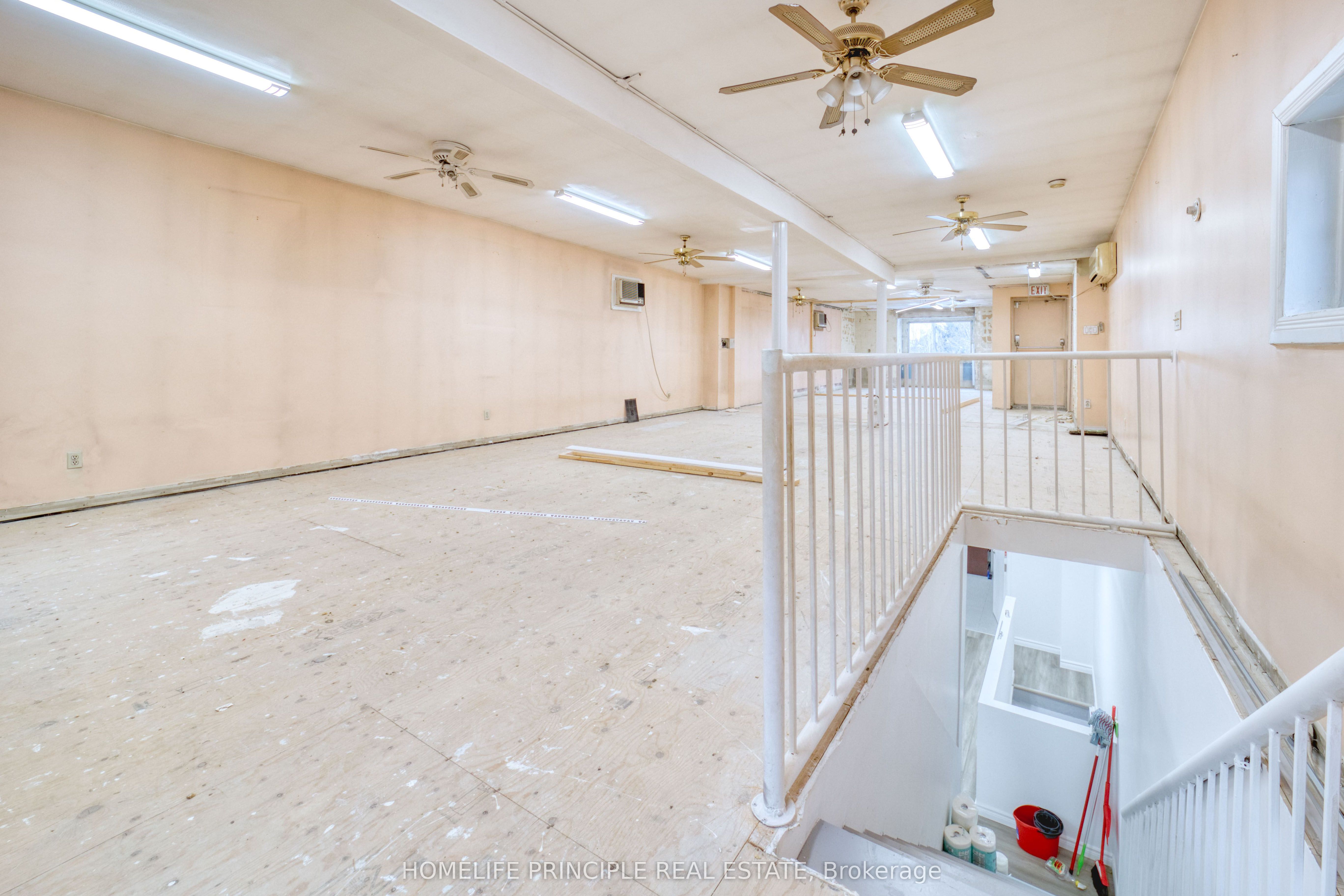 983 Dupont Street Property Photo 20