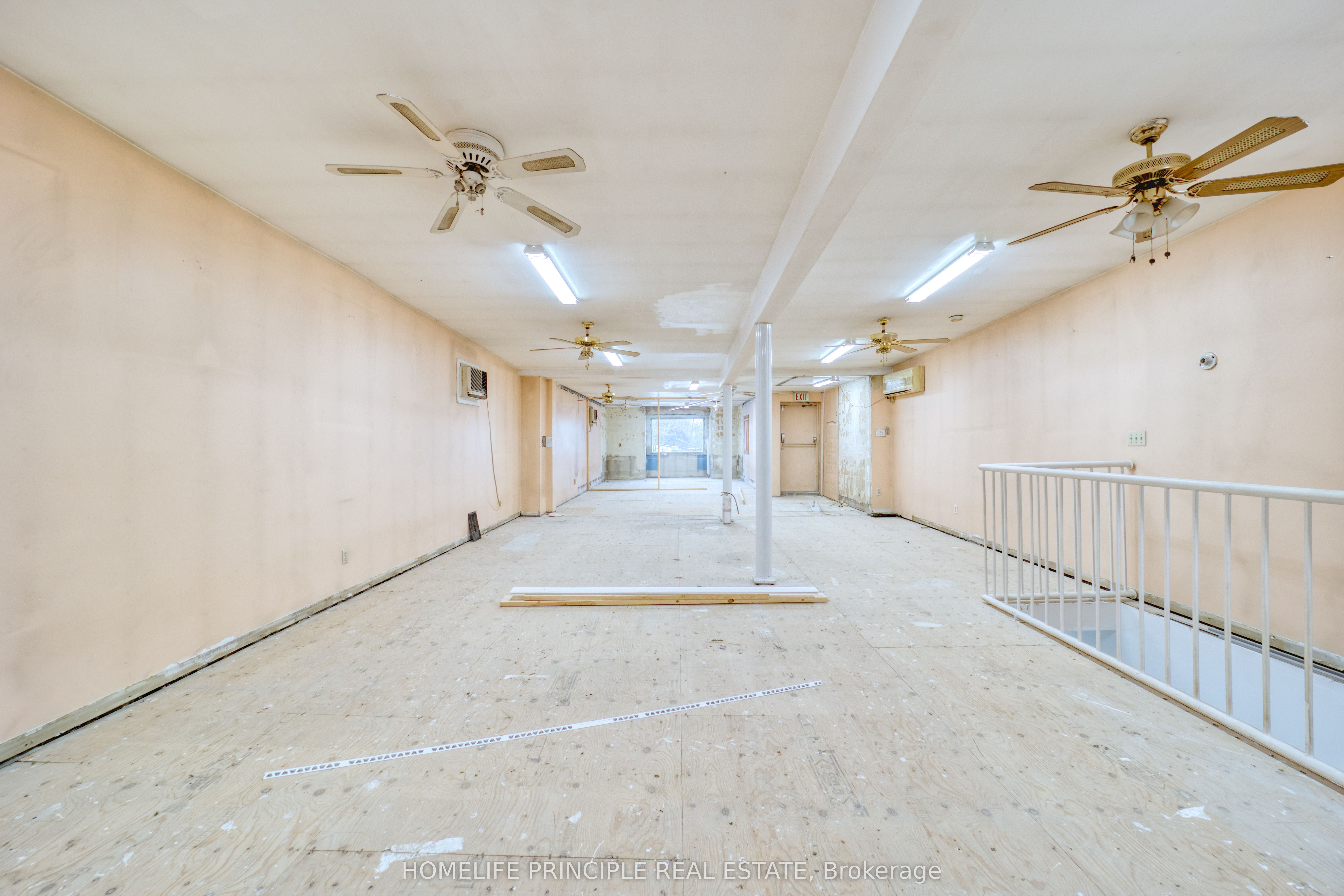 983 Dupont Street Property Photo 21