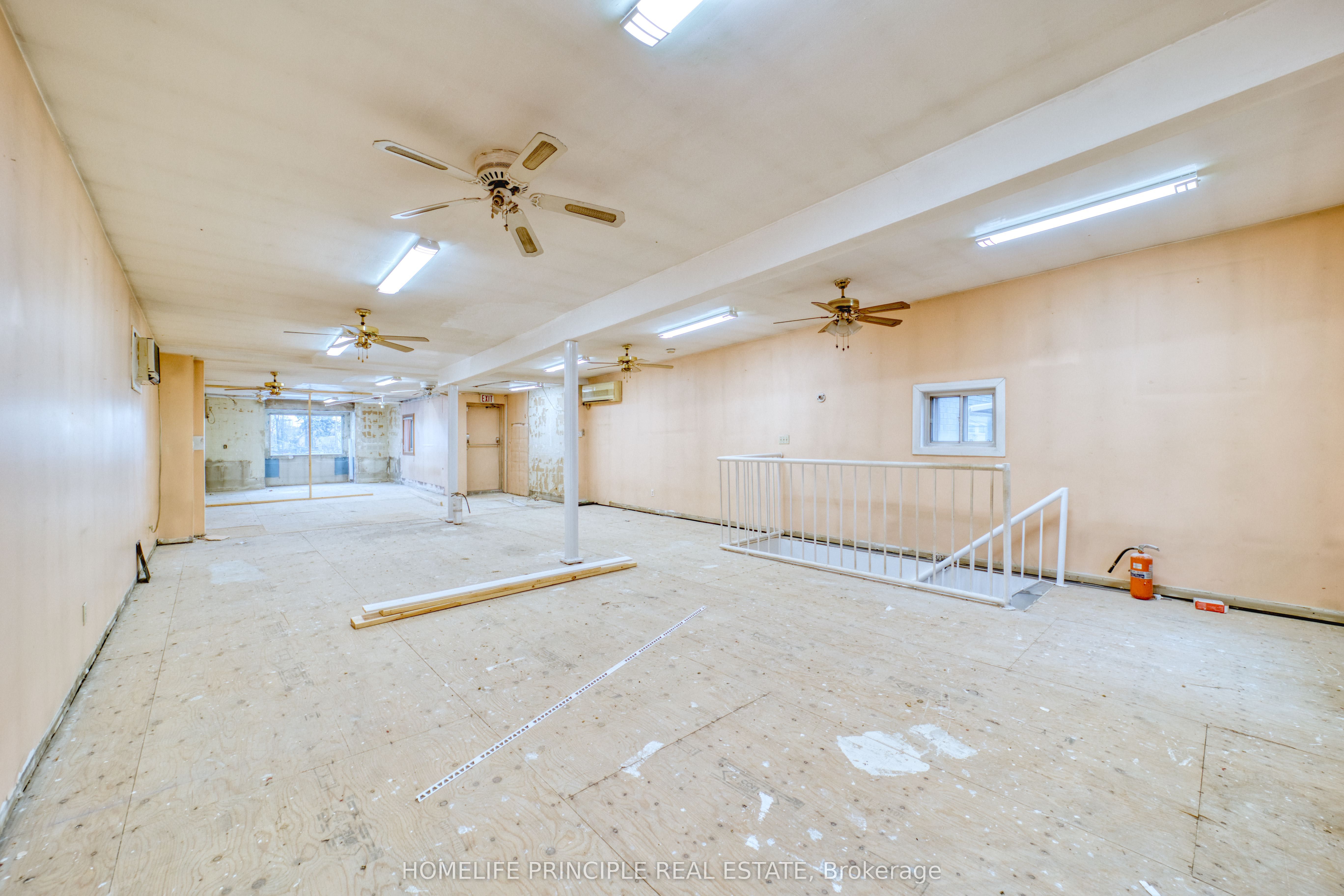983 Dupont Street Property Photo 22